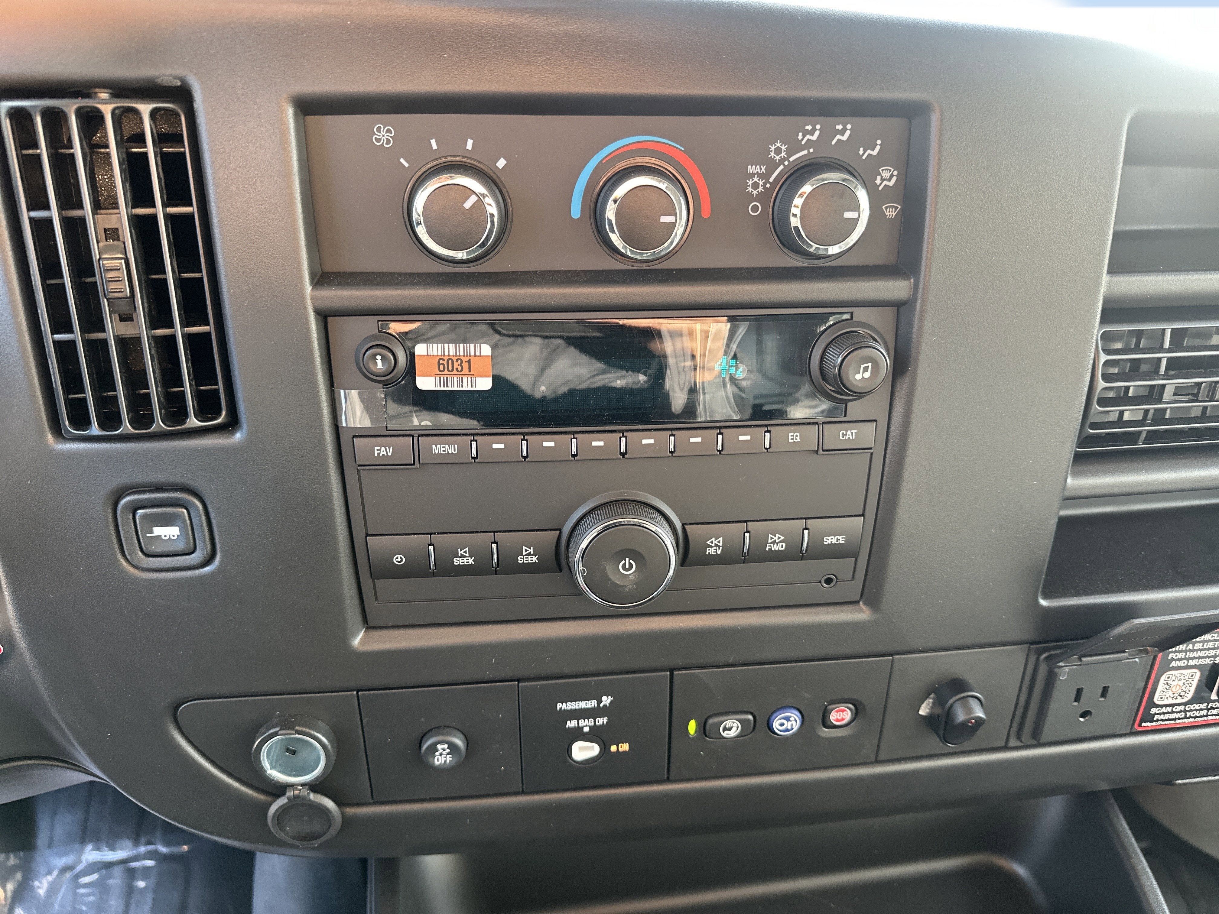 2025 Chevrolet Express Cutaway 3500 1WT