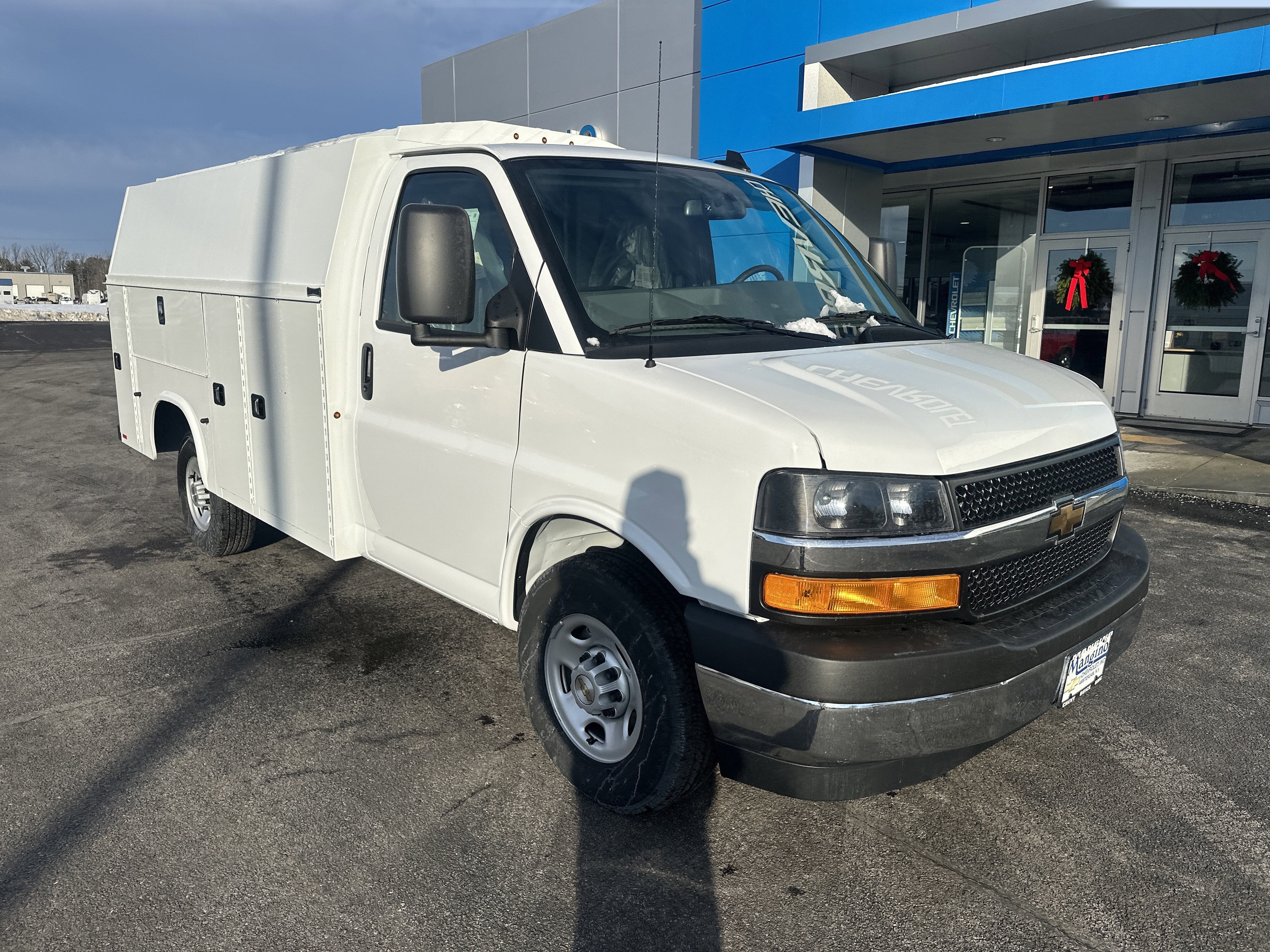 2025 Chevrolet Express Cutaway 3500 1WT