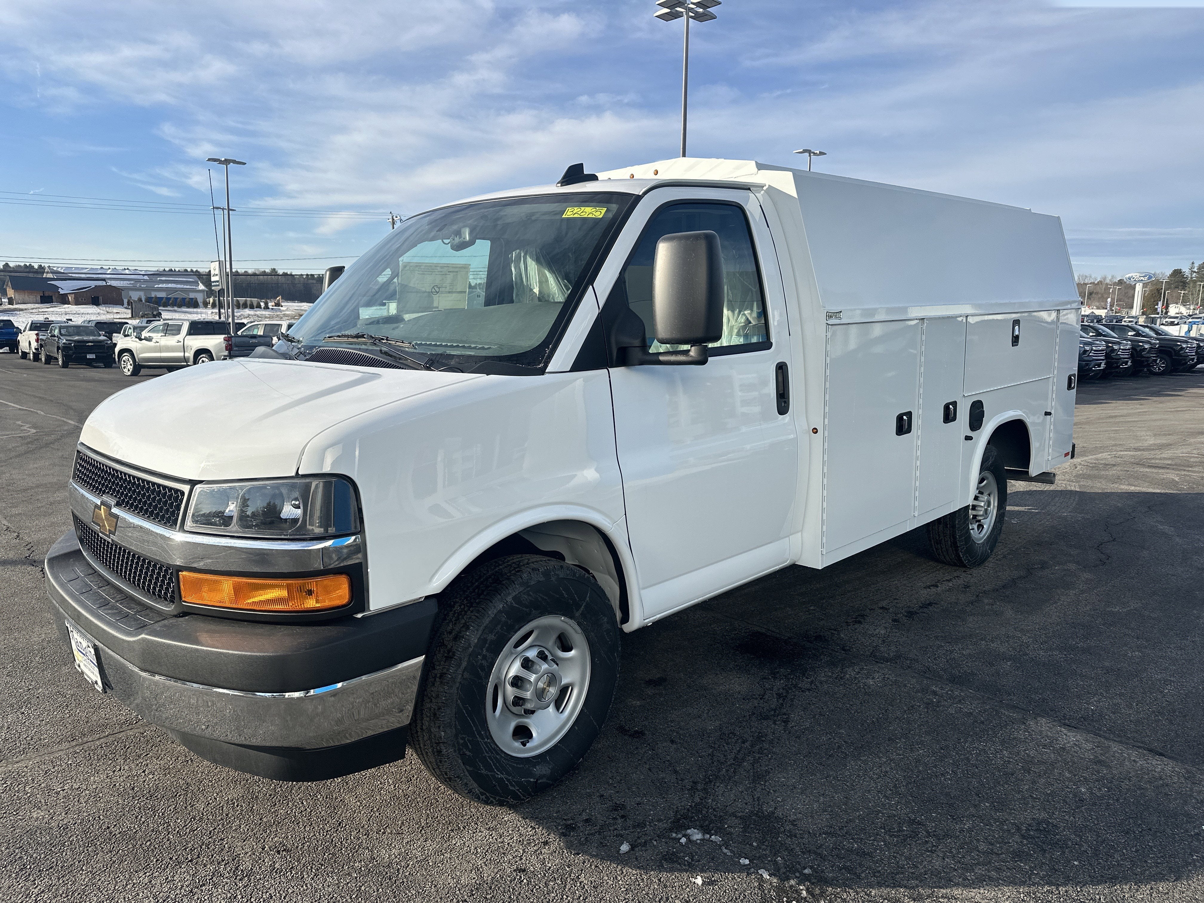 2025 Chevrolet Express Cutaway 3500 1WT