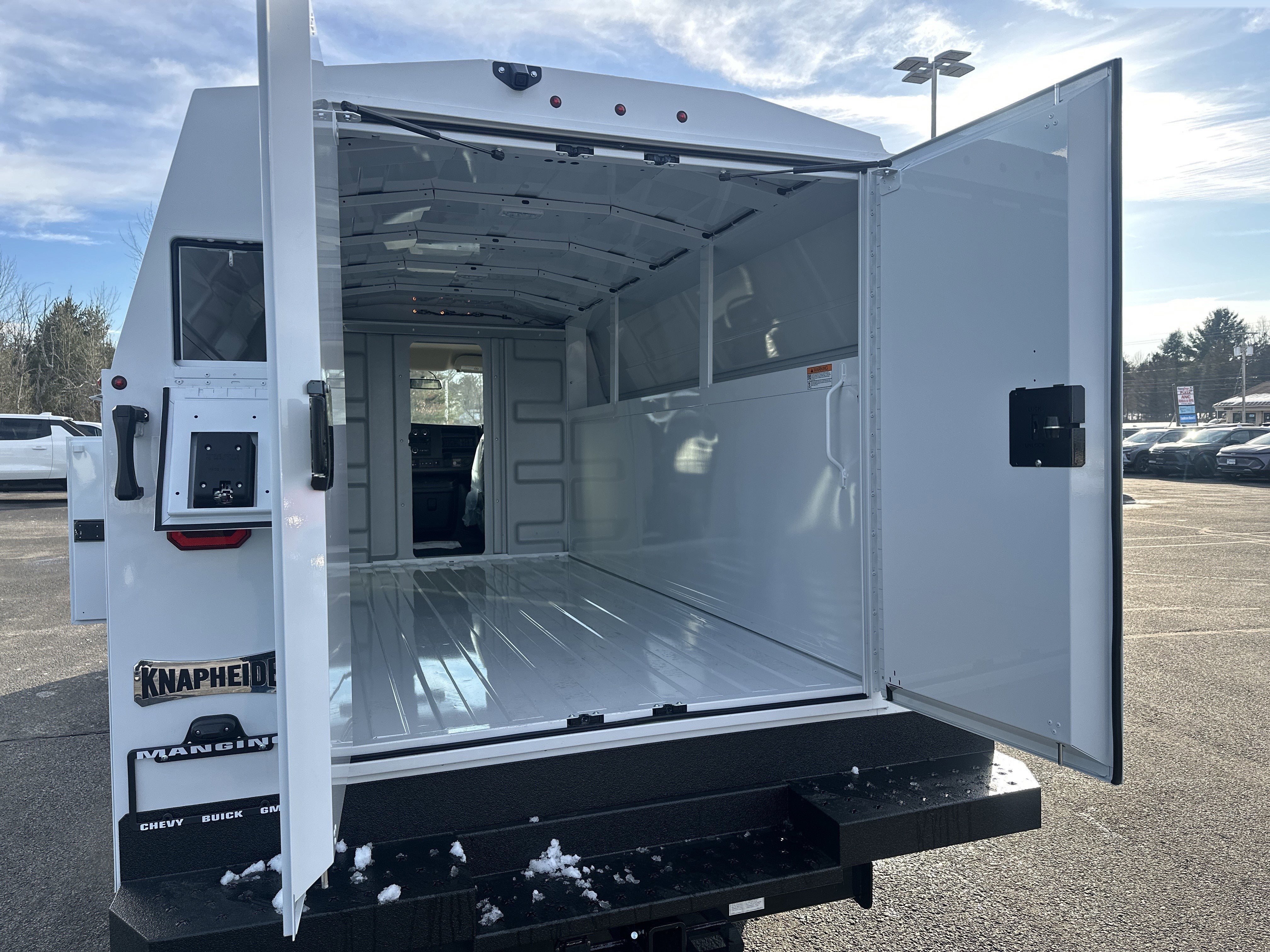 2025 Chevrolet Express Cutaway 3500 1WT