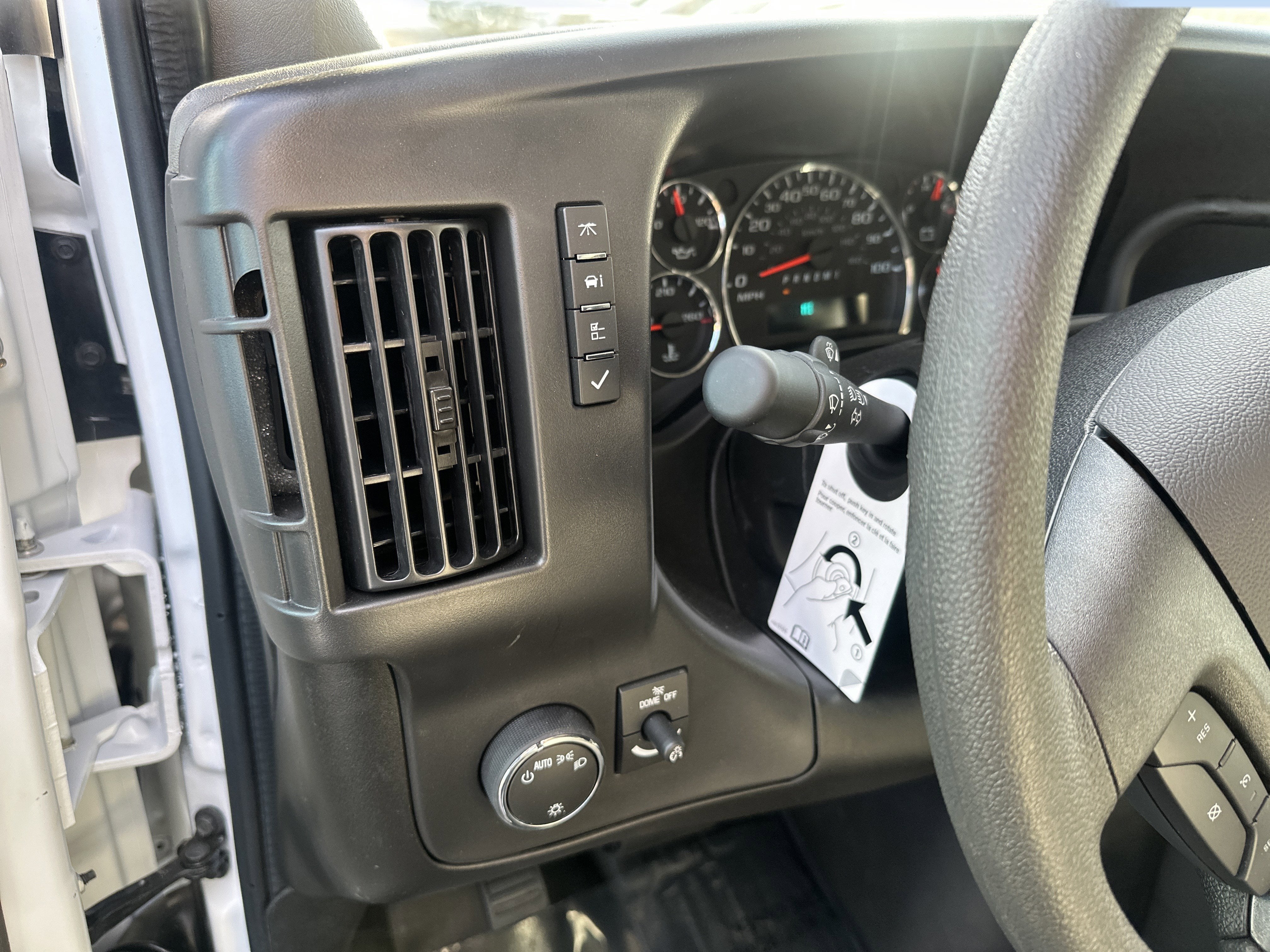 2025 Chevrolet Express Cutaway 3500 1WT