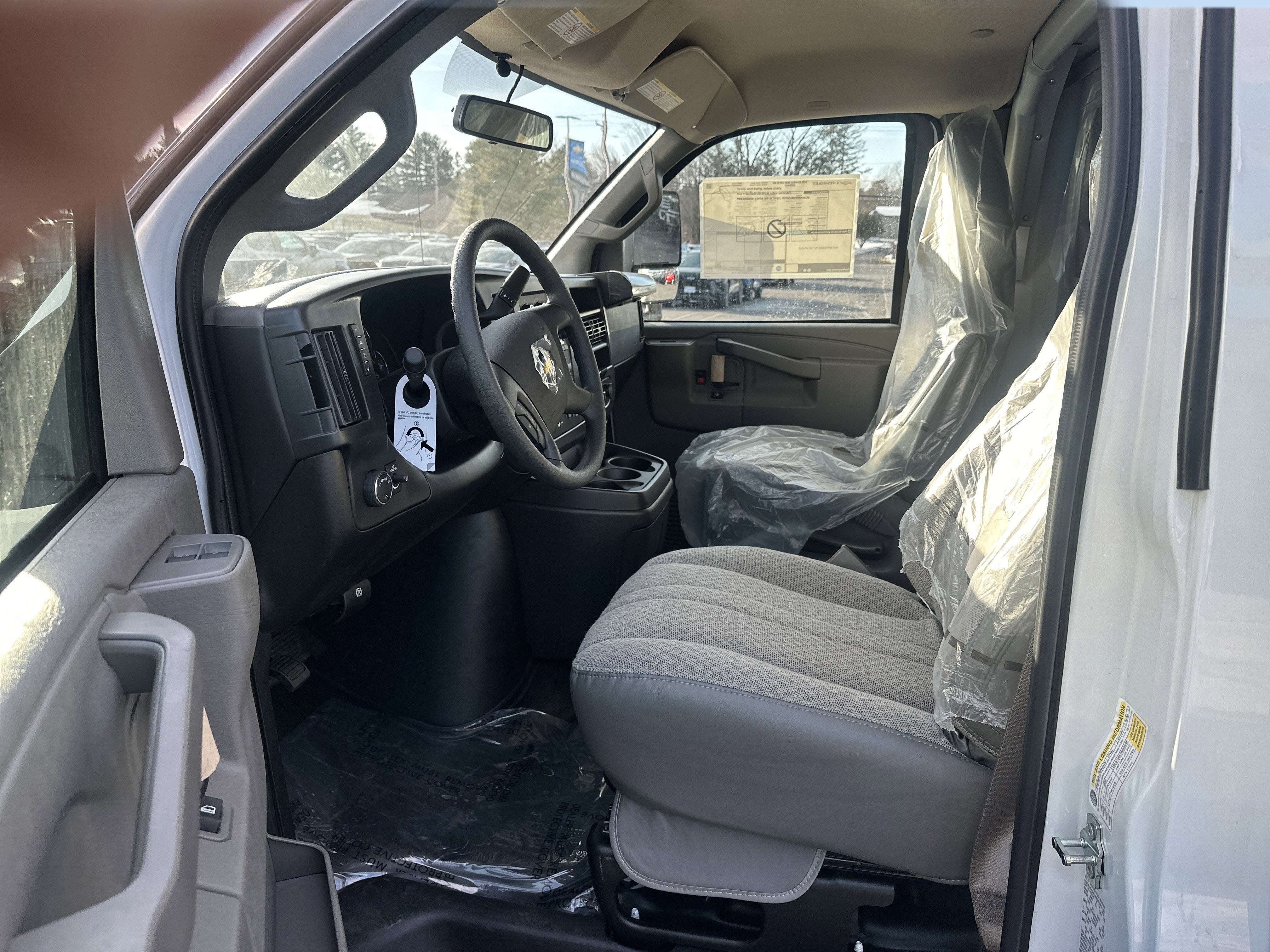 2025 Chevrolet Express Cutaway 3500 1WT