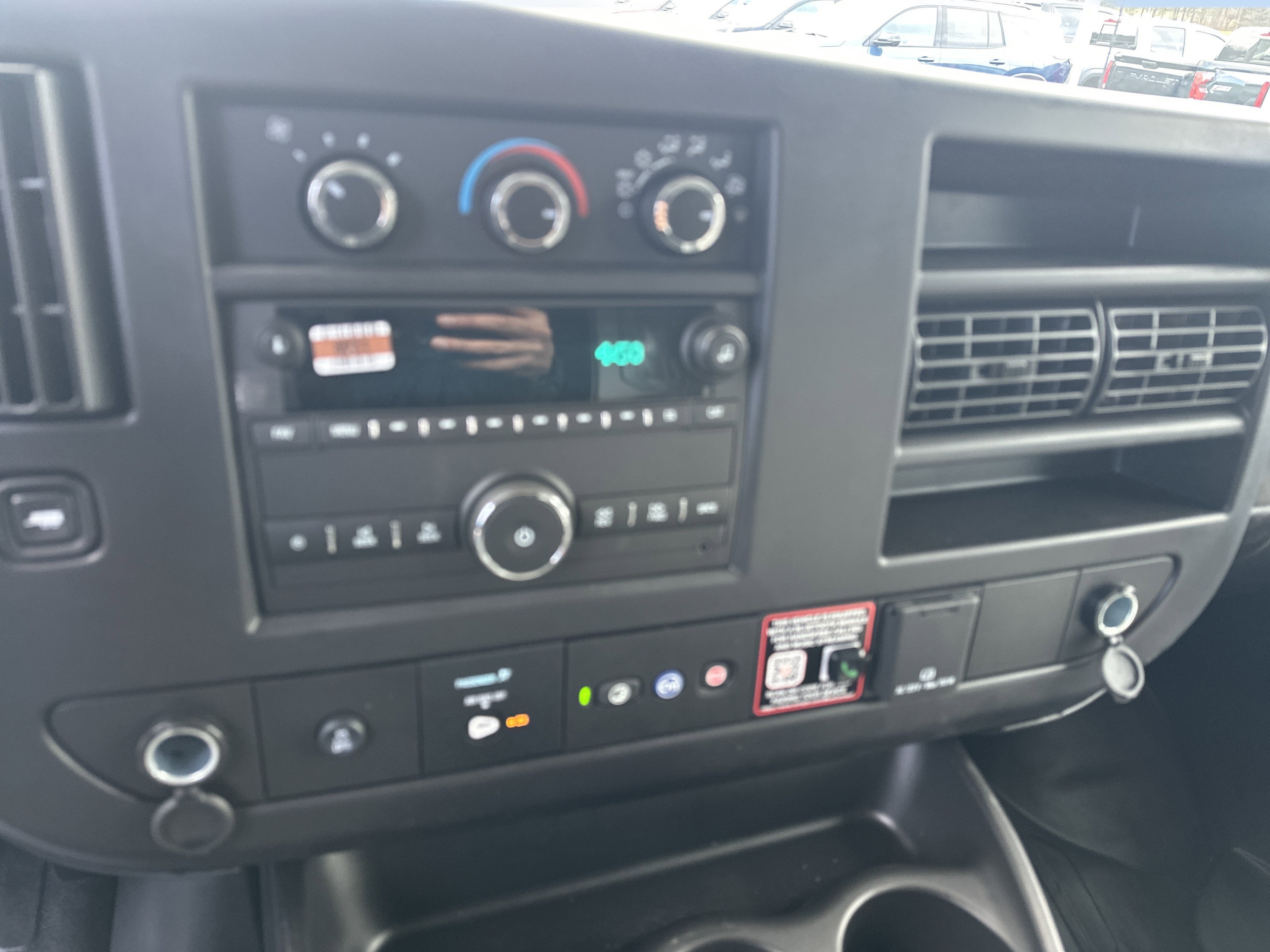 2025 Chevrolet Express Cutaway 3500 1WT