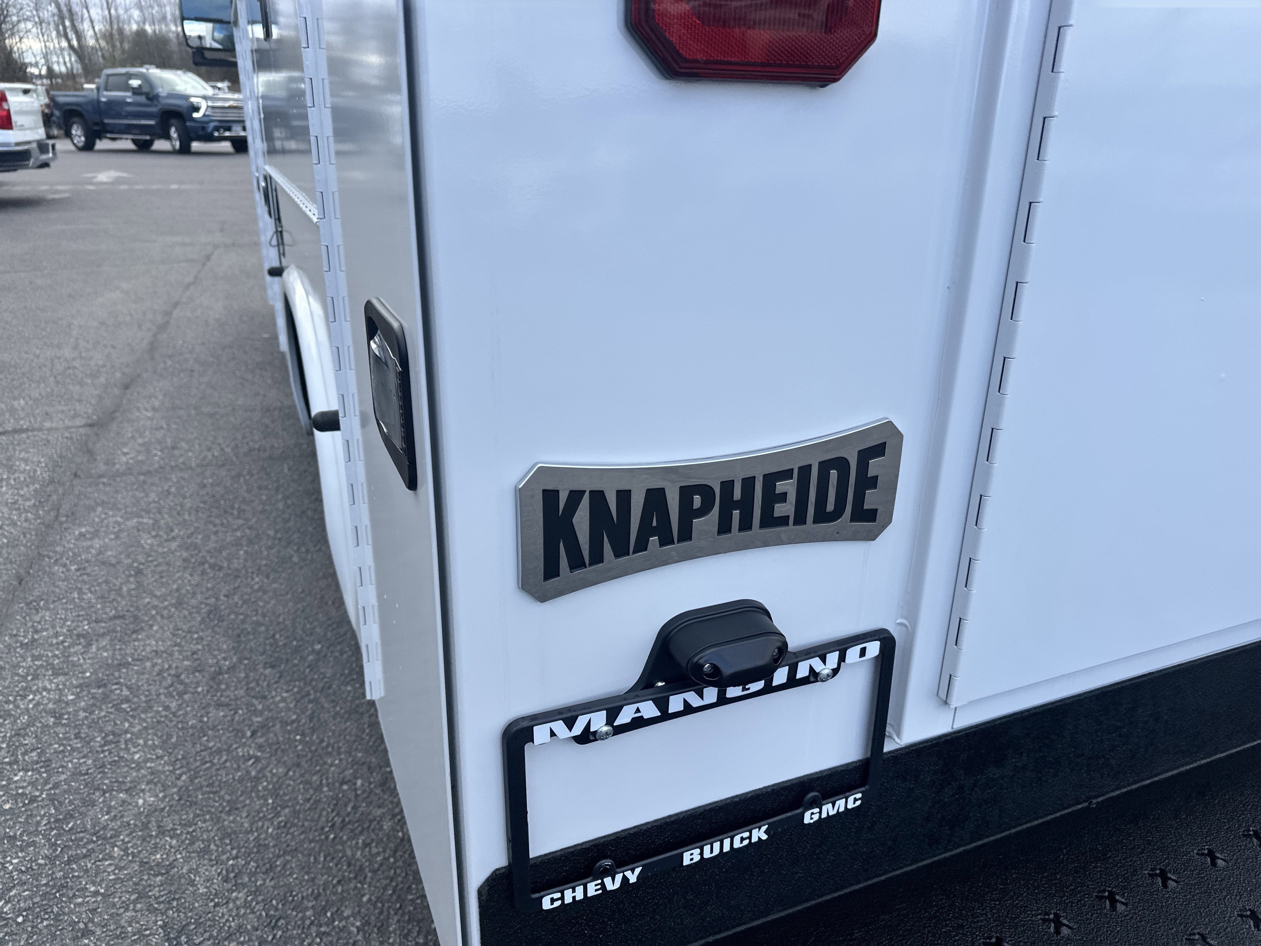 2025 Chevrolet Express Cutaway 3500 1WT