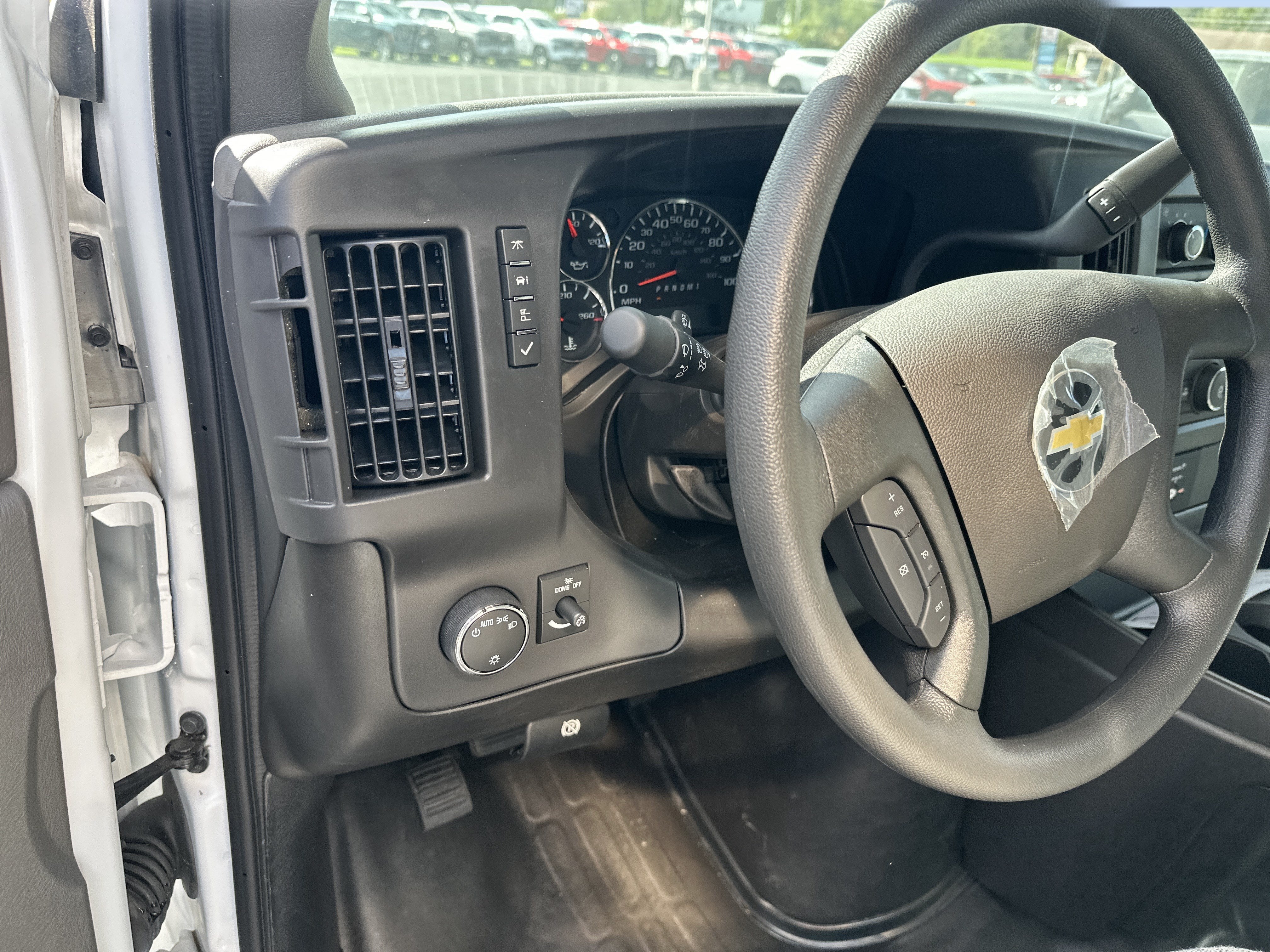 2026 Chevrolet Express Cutaway 3500 1WT