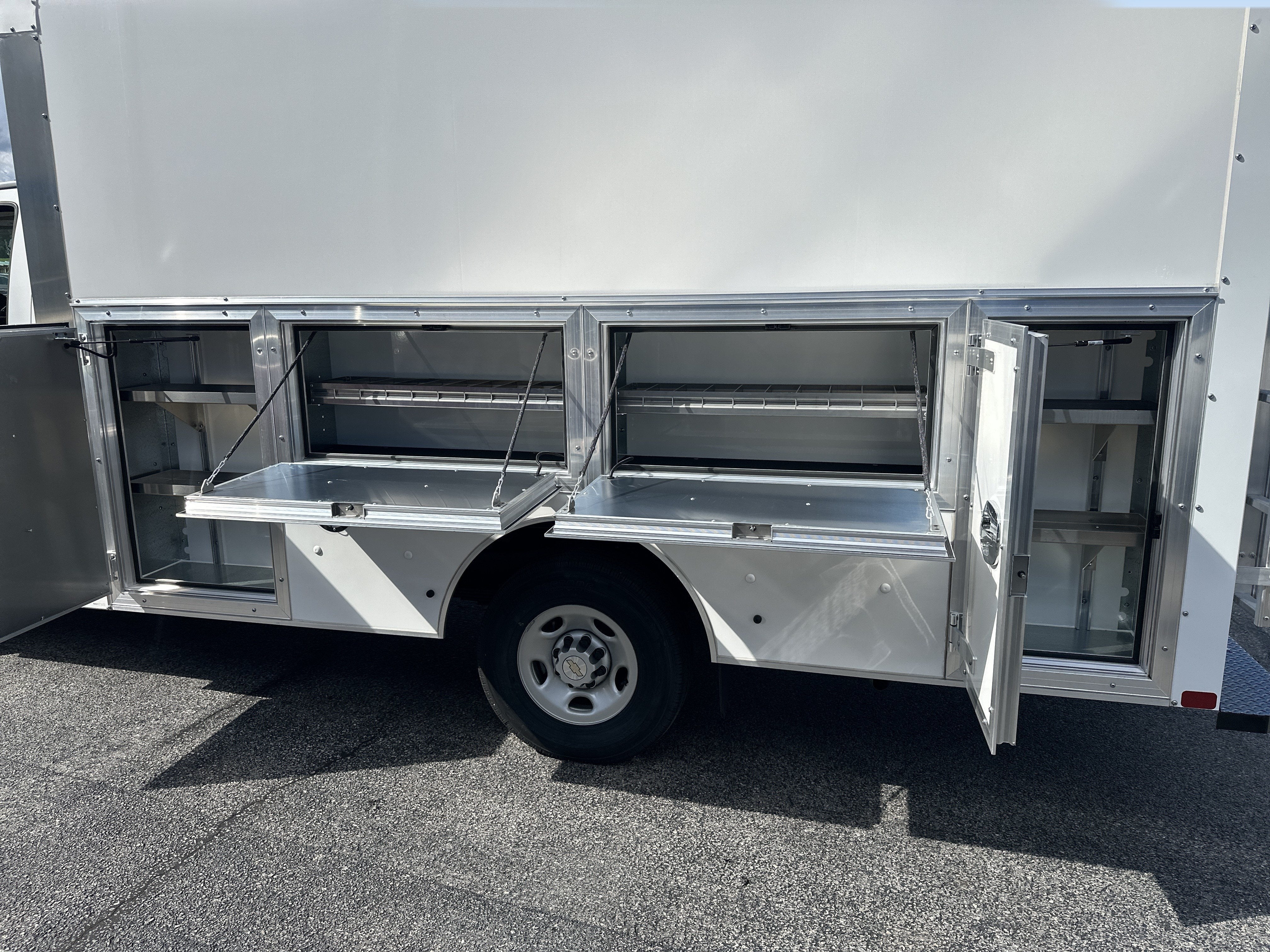 2026 Chevrolet Express Cutaway 3500 1WT