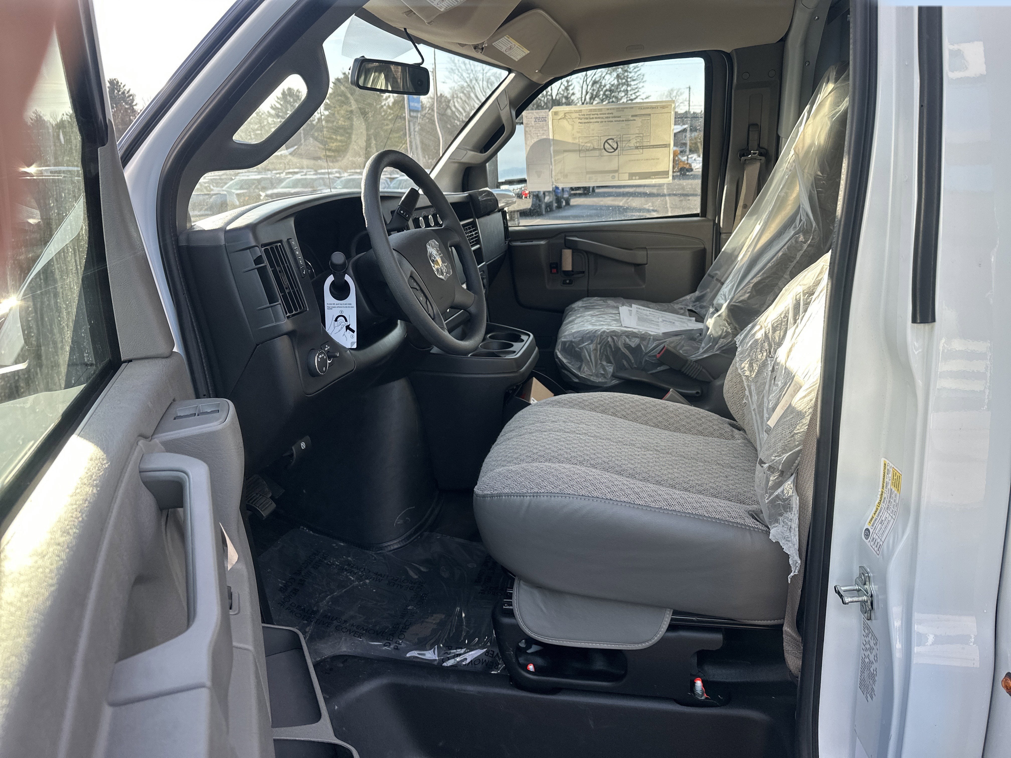 2025 Chevrolet Express Cutaway 3500 1WT