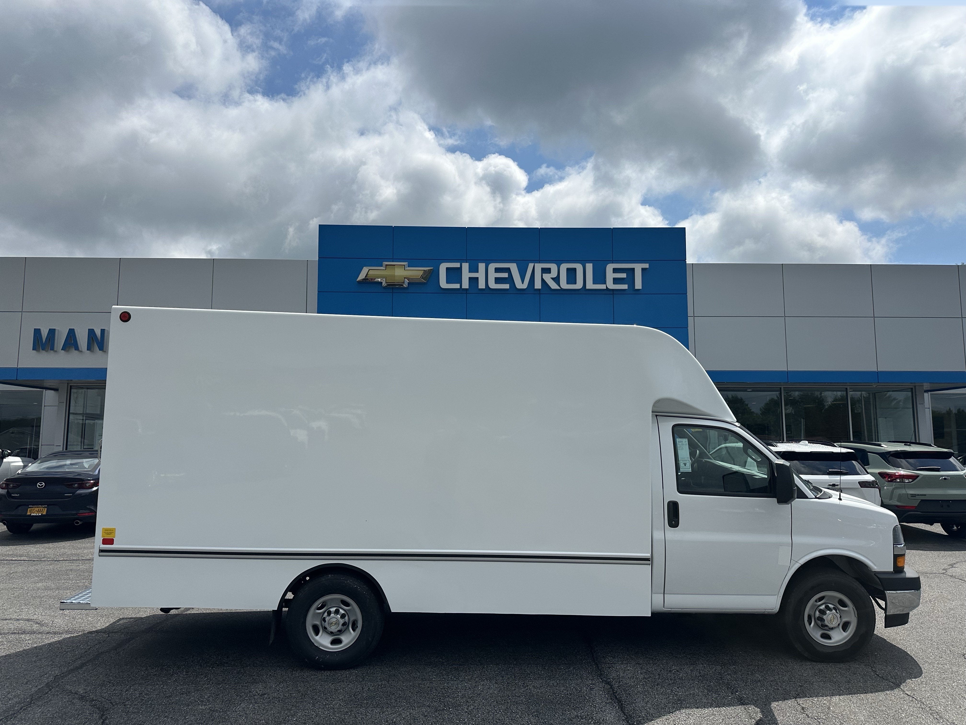 2026 Chevrolet Express Cutaway 3500 1WT