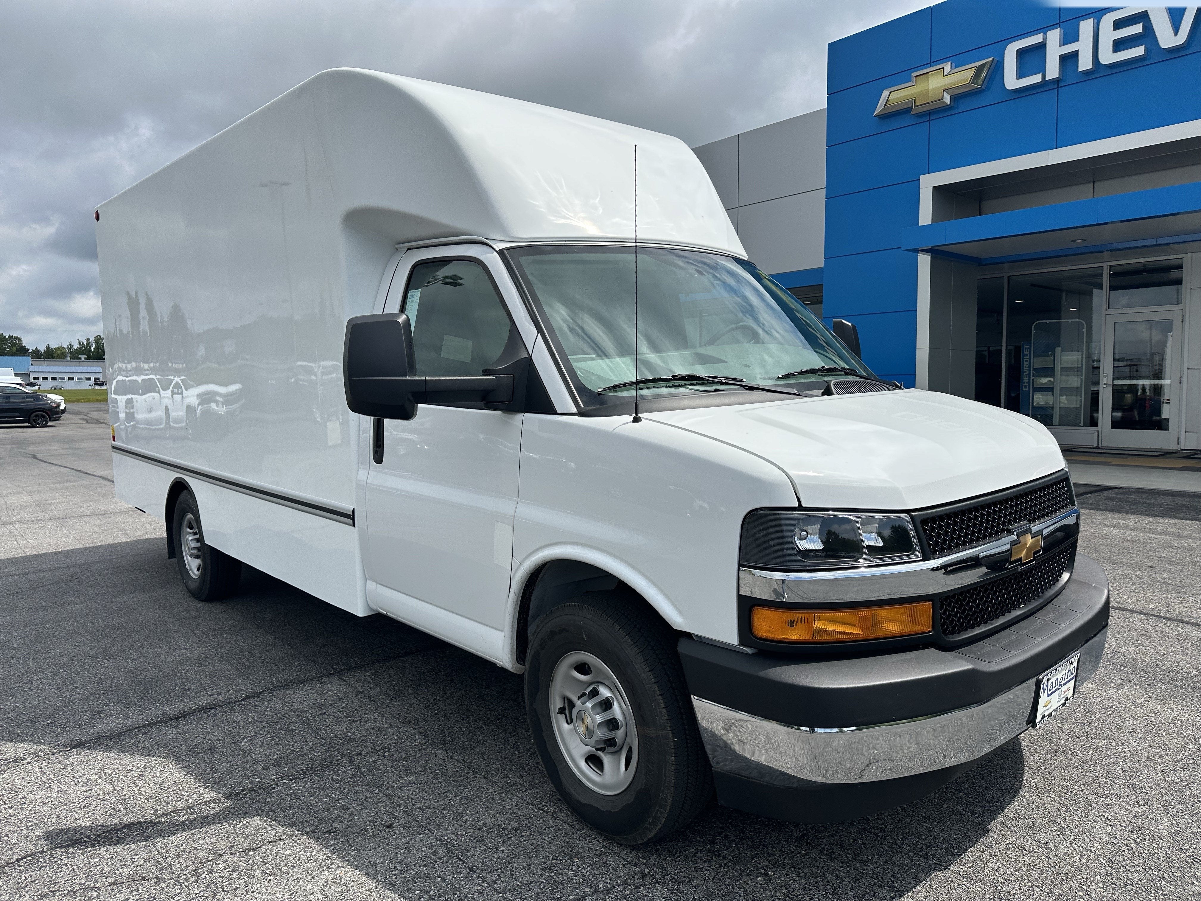 2026 Chevrolet Express Cutaway 3500 1WT