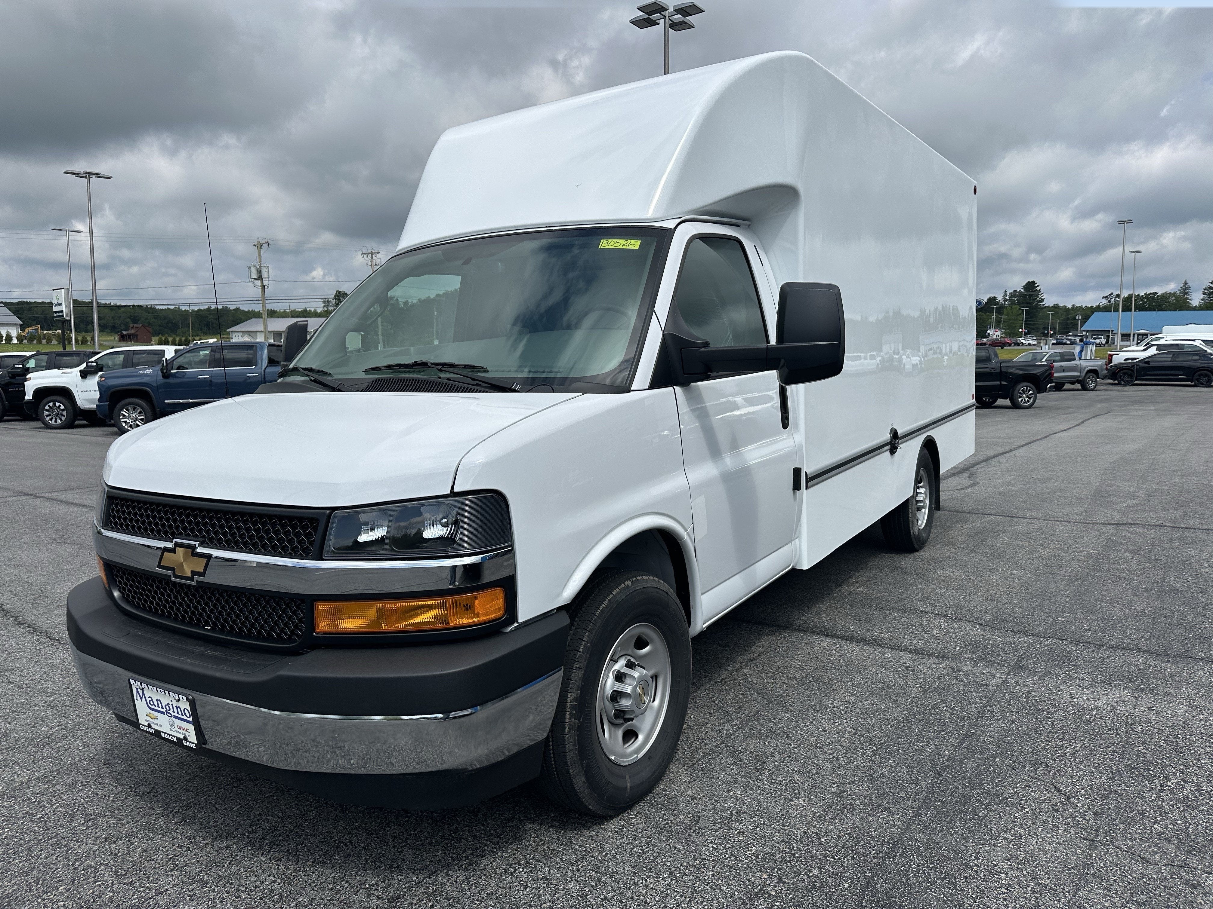 2026 Chevrolet Express Cutaway 3500 1WT