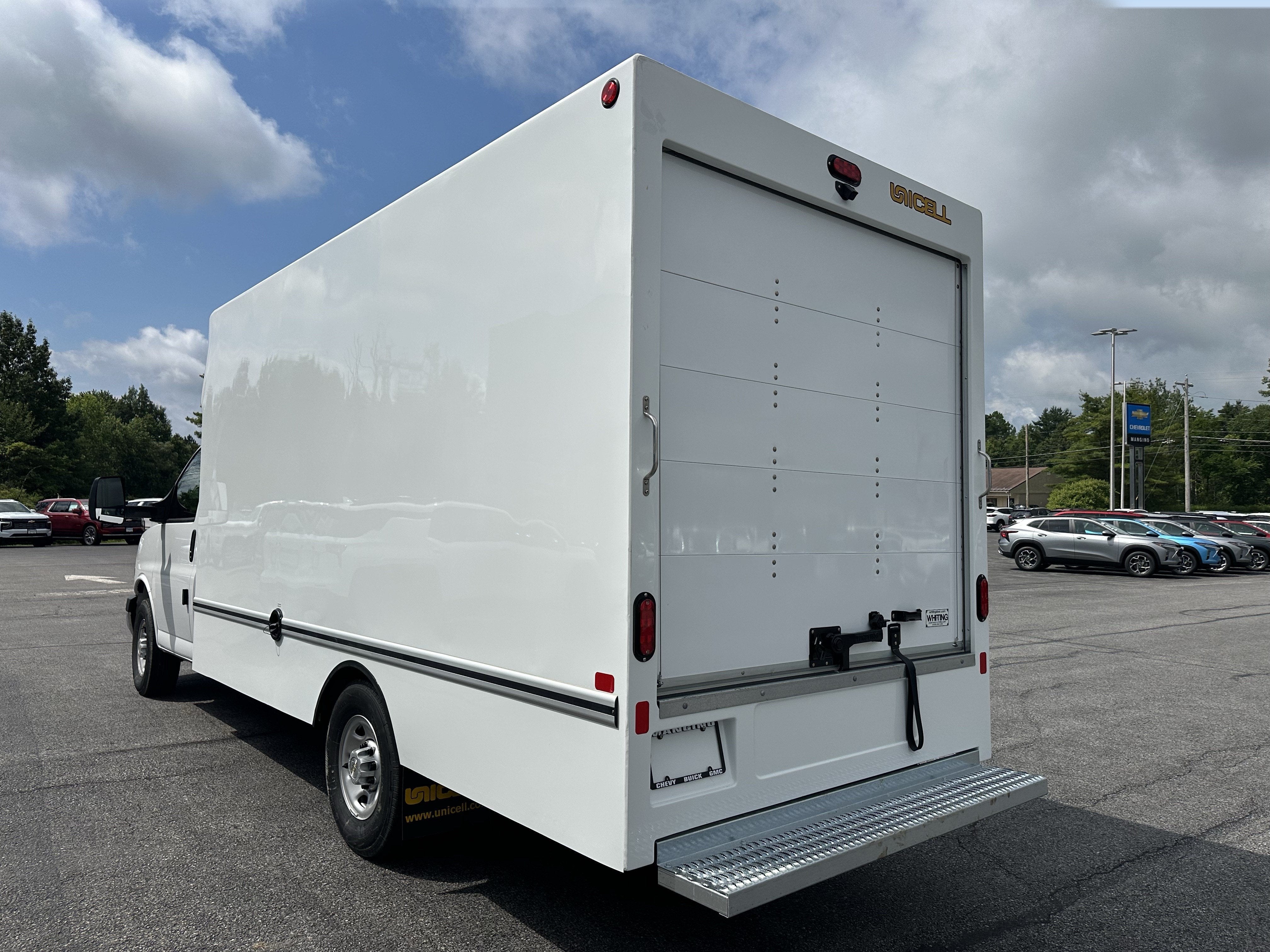 2026 Chevrolet Express Cutaway 3500 1WT