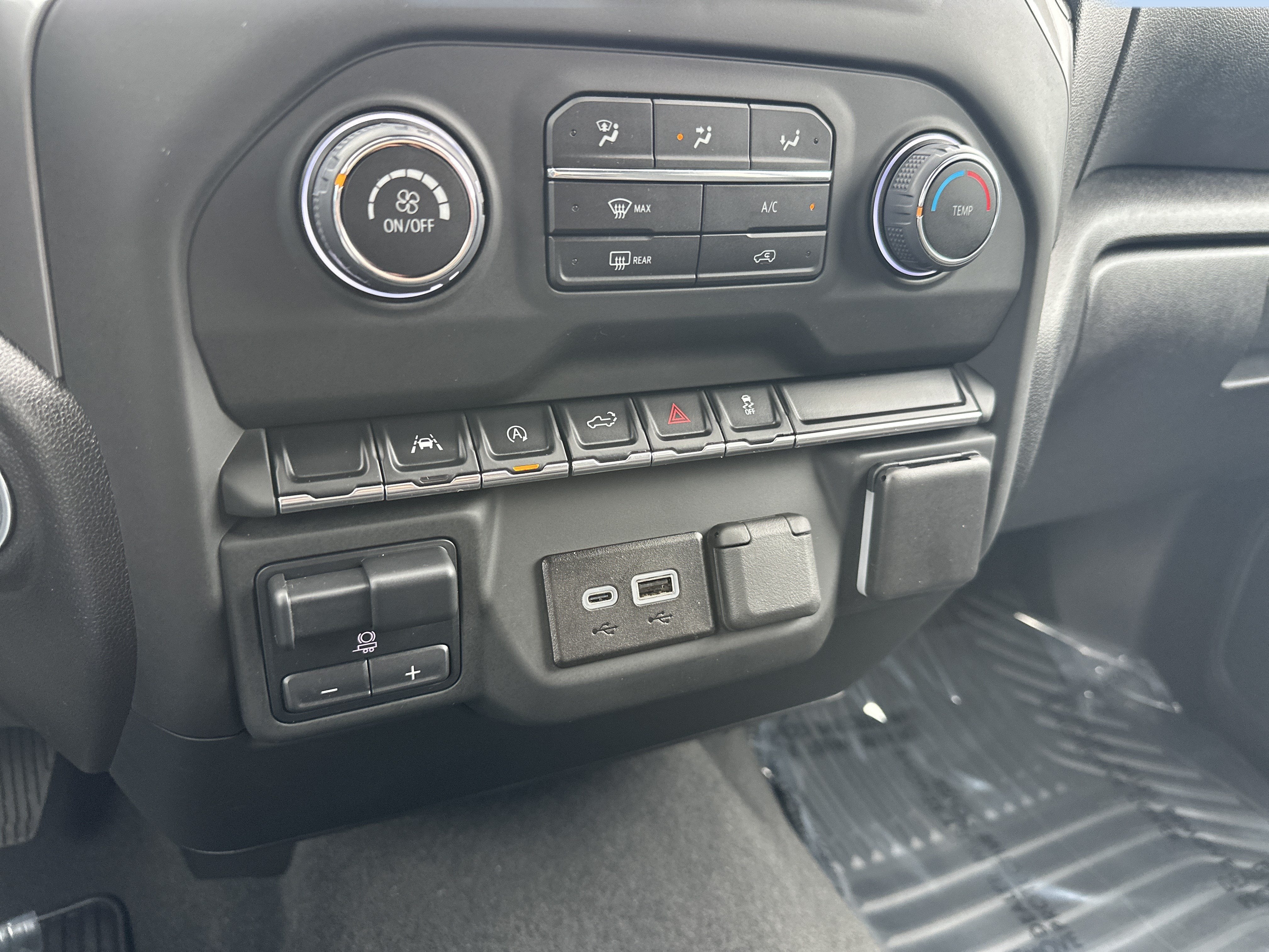2024 Chevrolet Silverado 1500 Custom