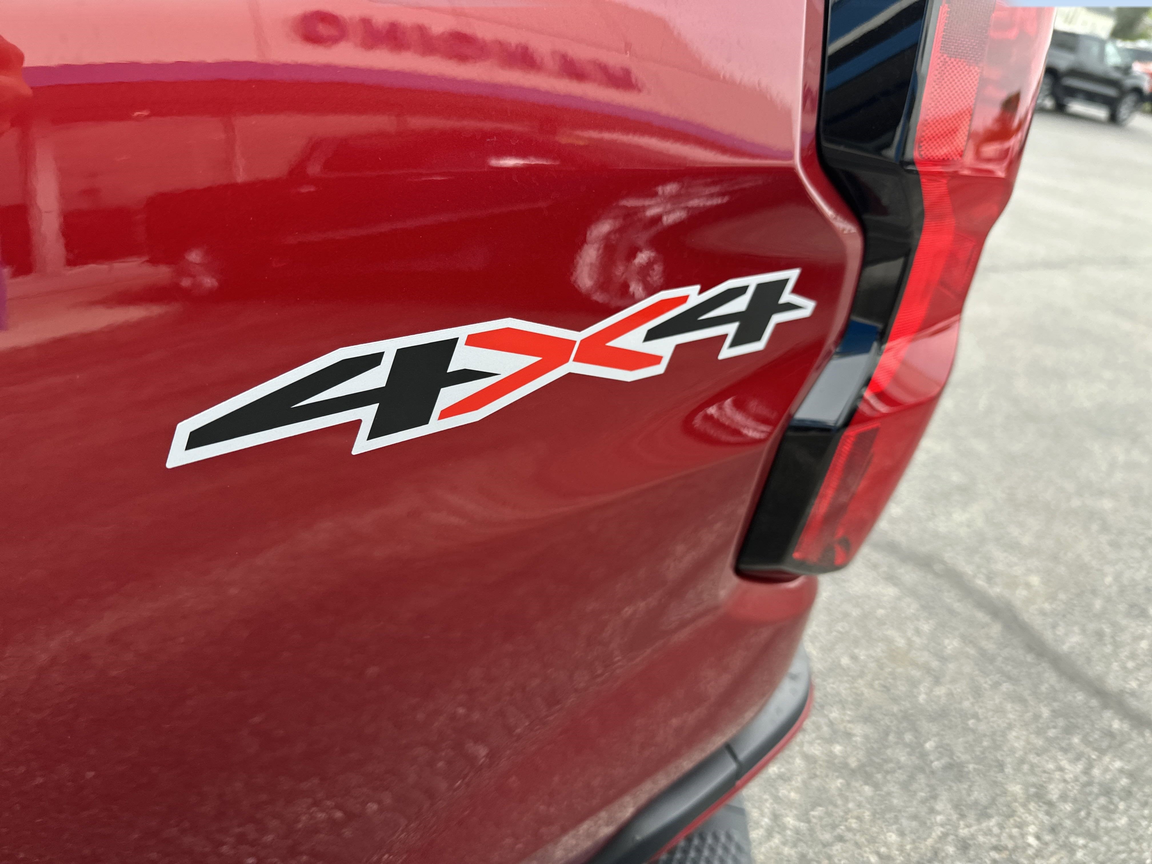 2025 Chevrolet Colorado WT/LT