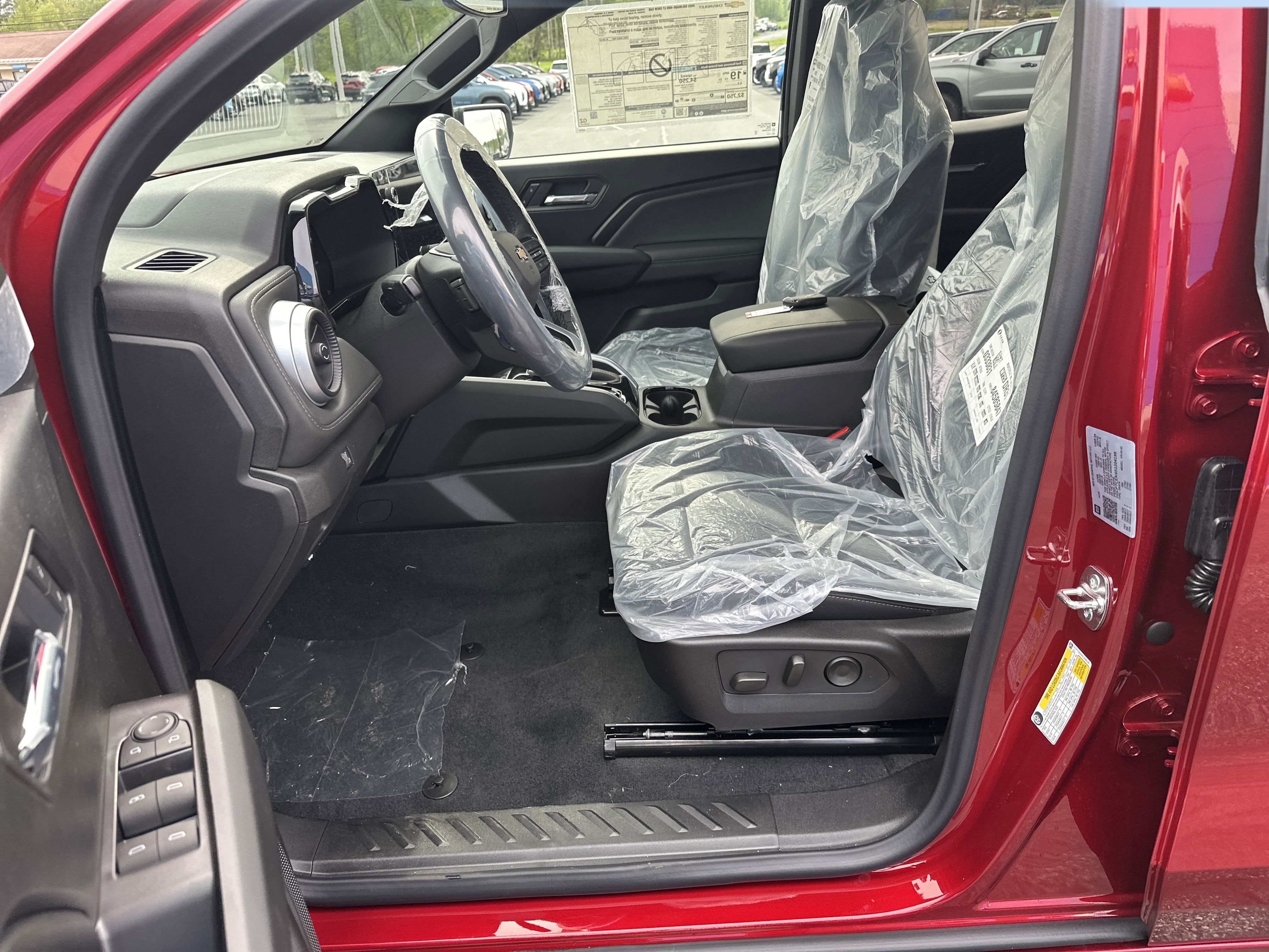 2025 Chevrolet Colorado WT/LT