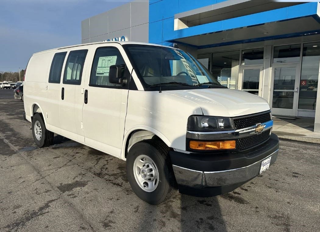 2025 Chevrolet Express Cargo WT