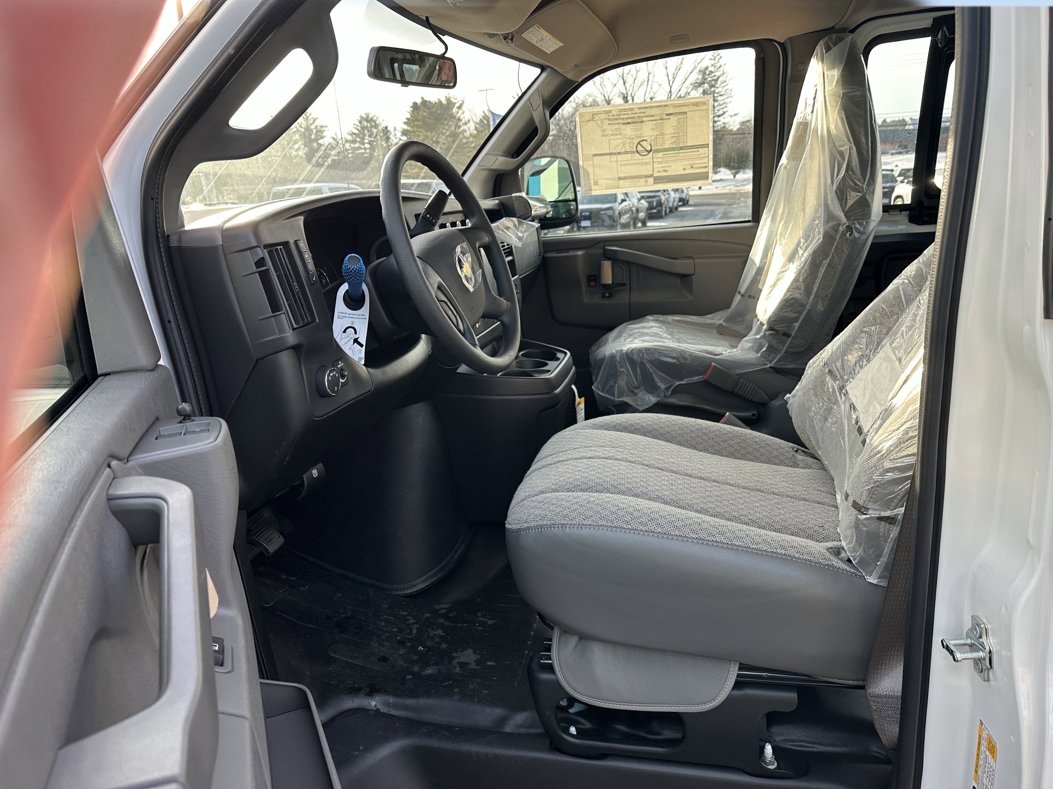 2025 Chevrolet Express Cargo WT