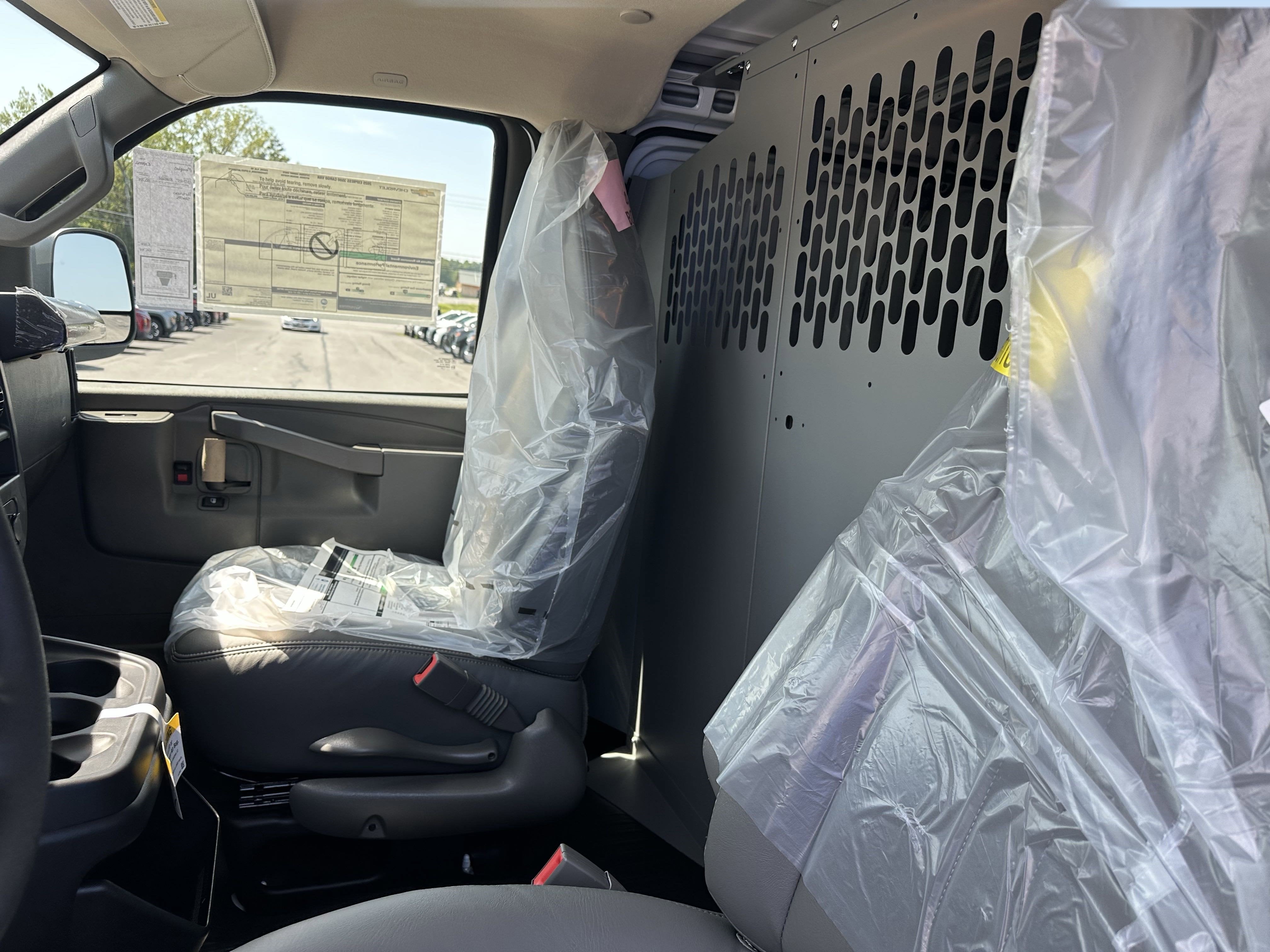 2025 Chevrolet Express Cargo 3500 WT