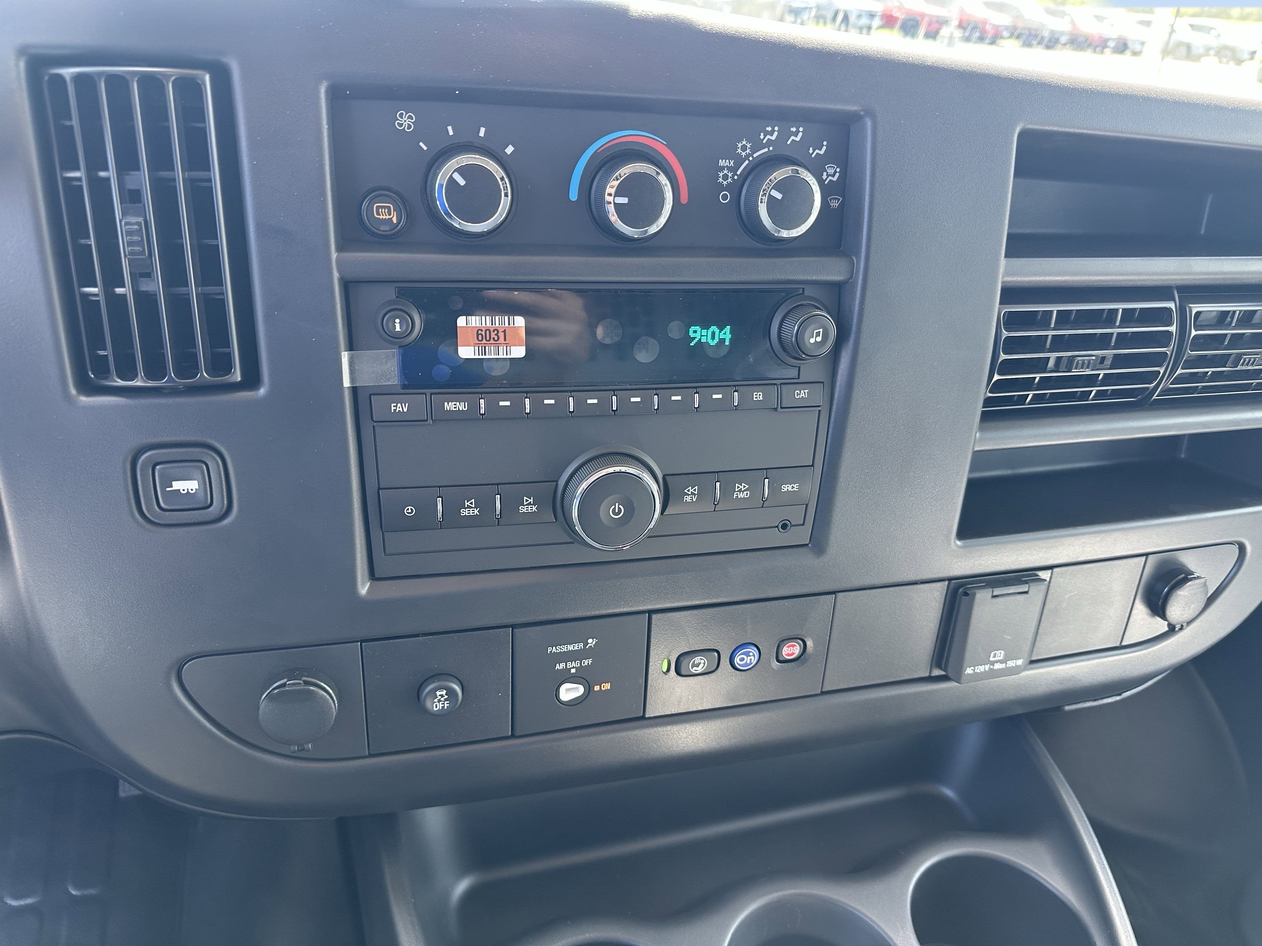 2025 Chevrolet Express Cargo 3500 WT