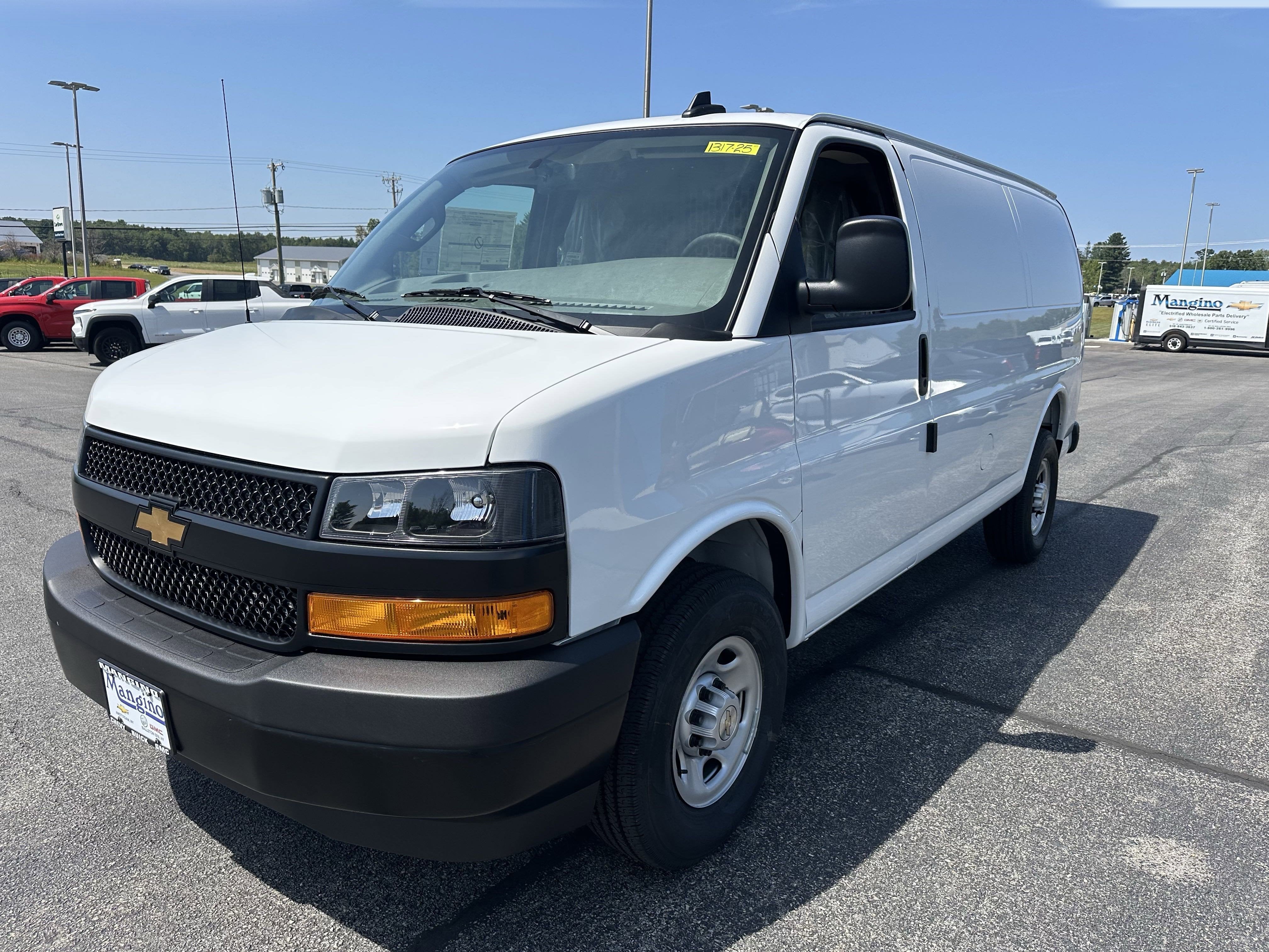 2025 Chevrolet Express Cargo 3500 WT