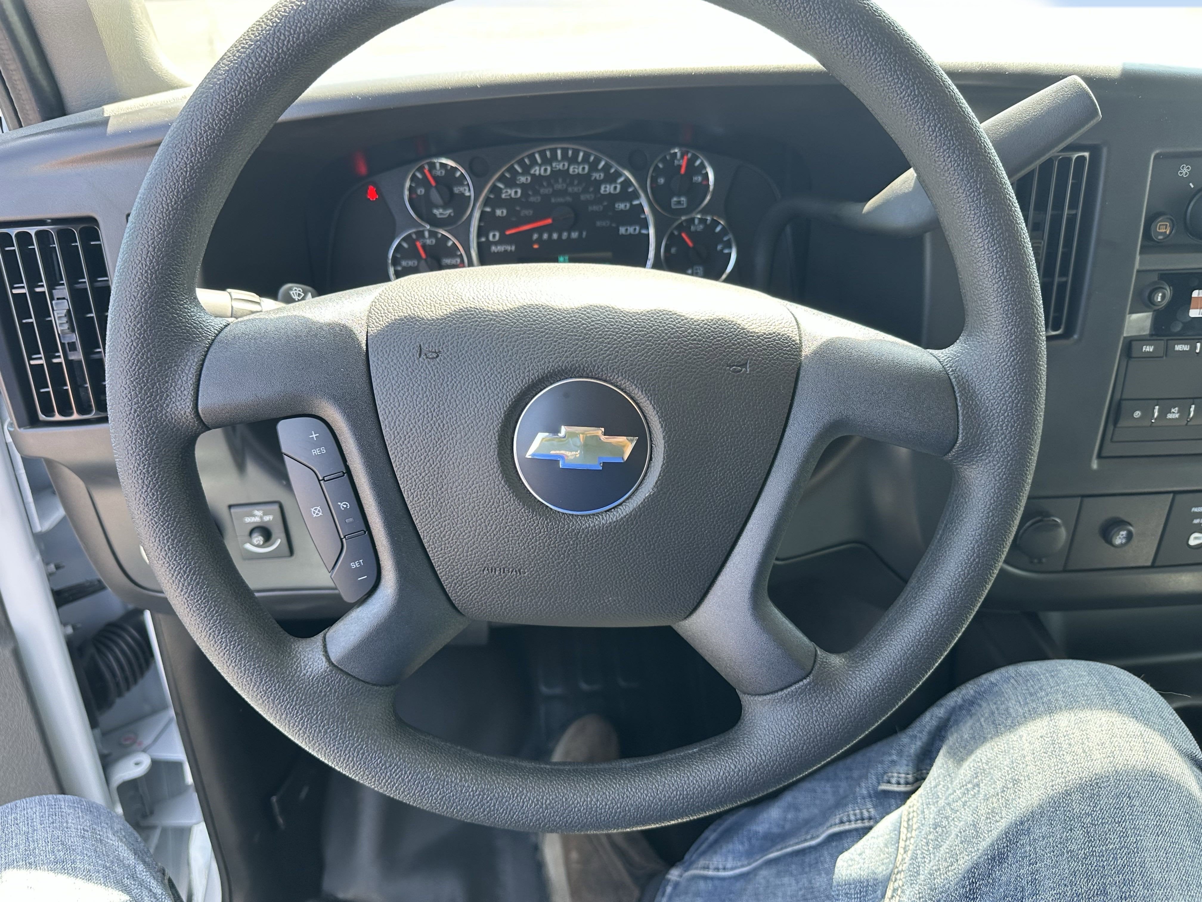 2025 Chevrolet Express Cargo 3500 WT