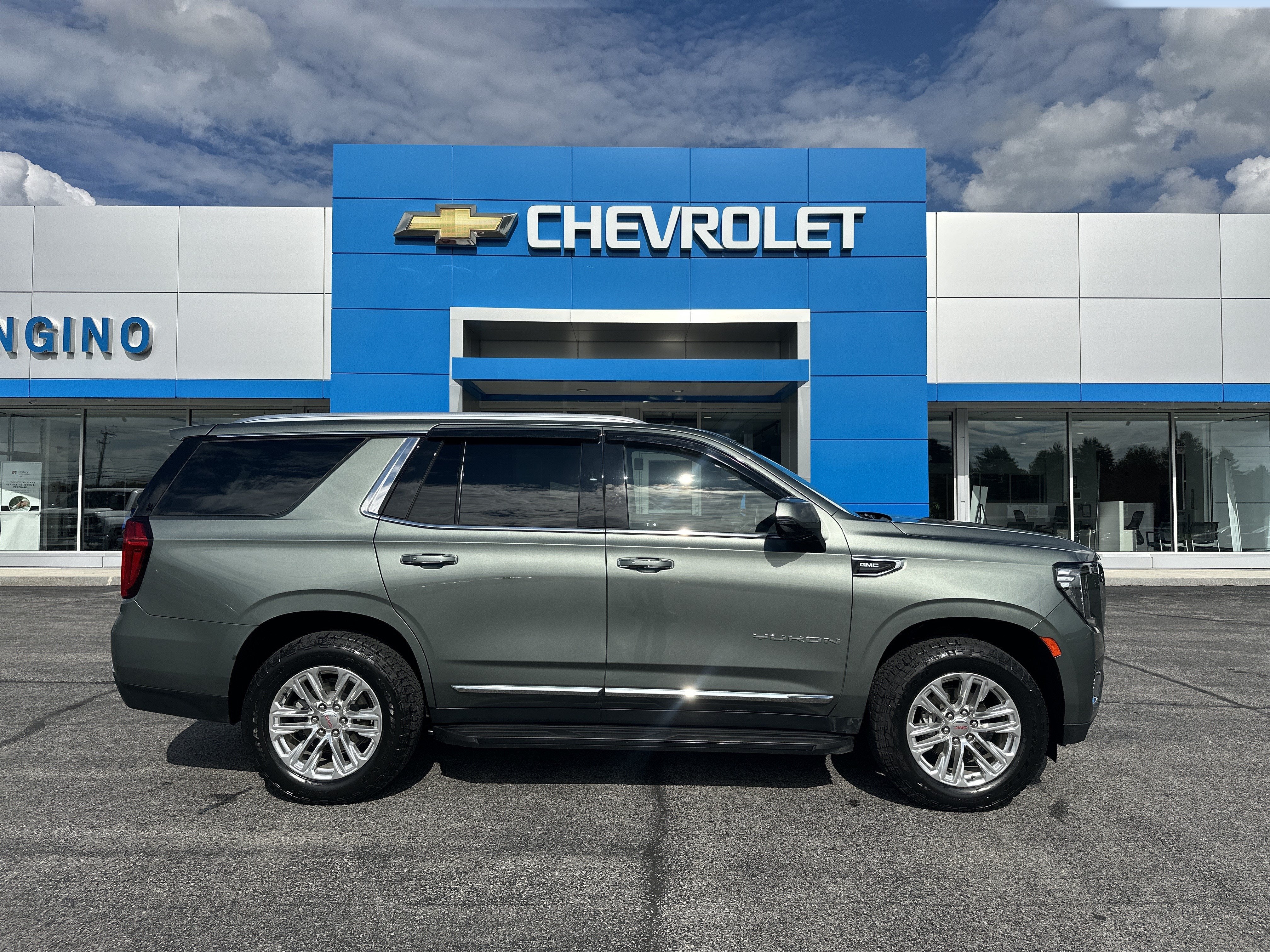 2023 GMC Yukon SLT