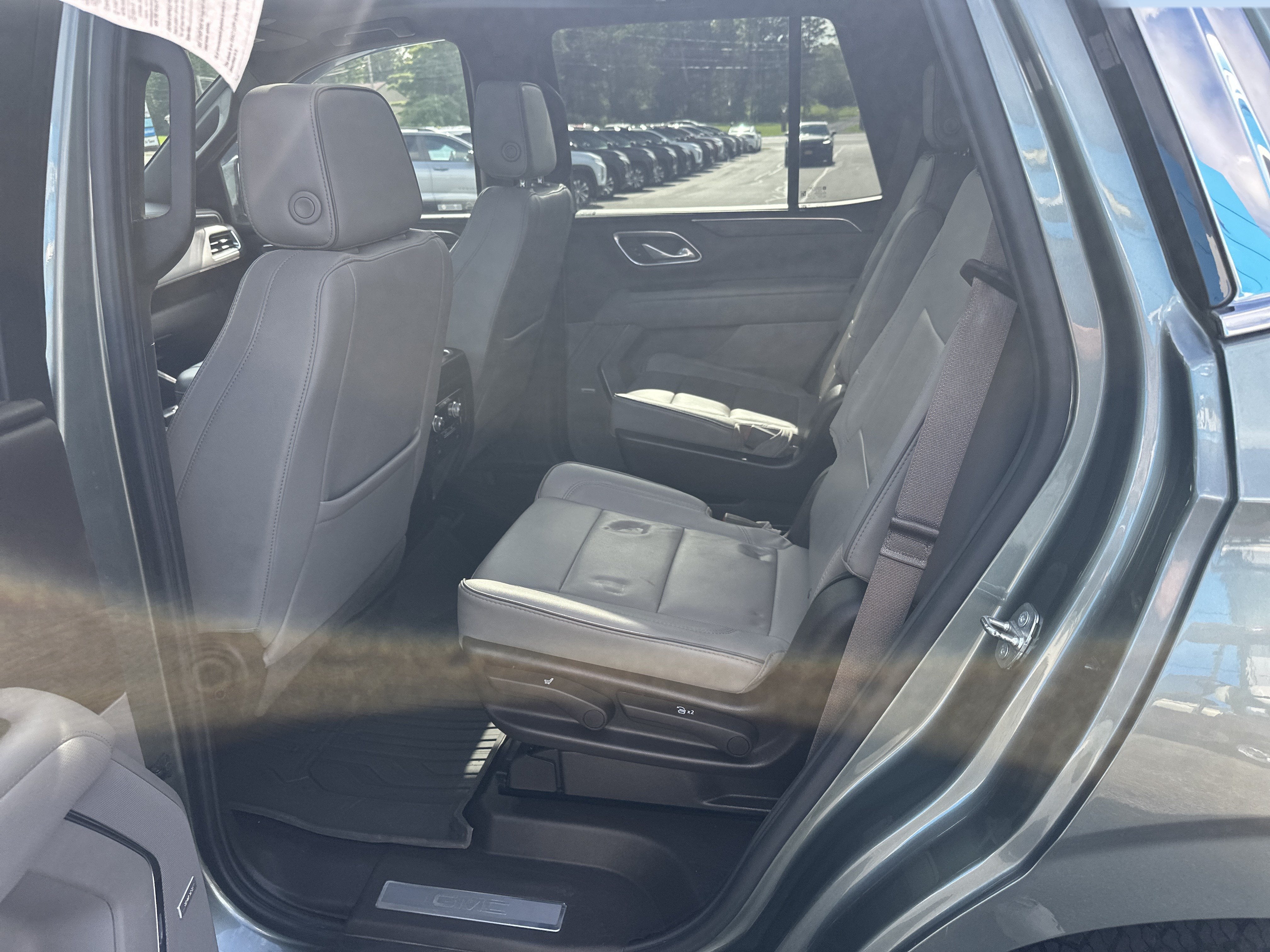 2023 GMC Yukon SLT