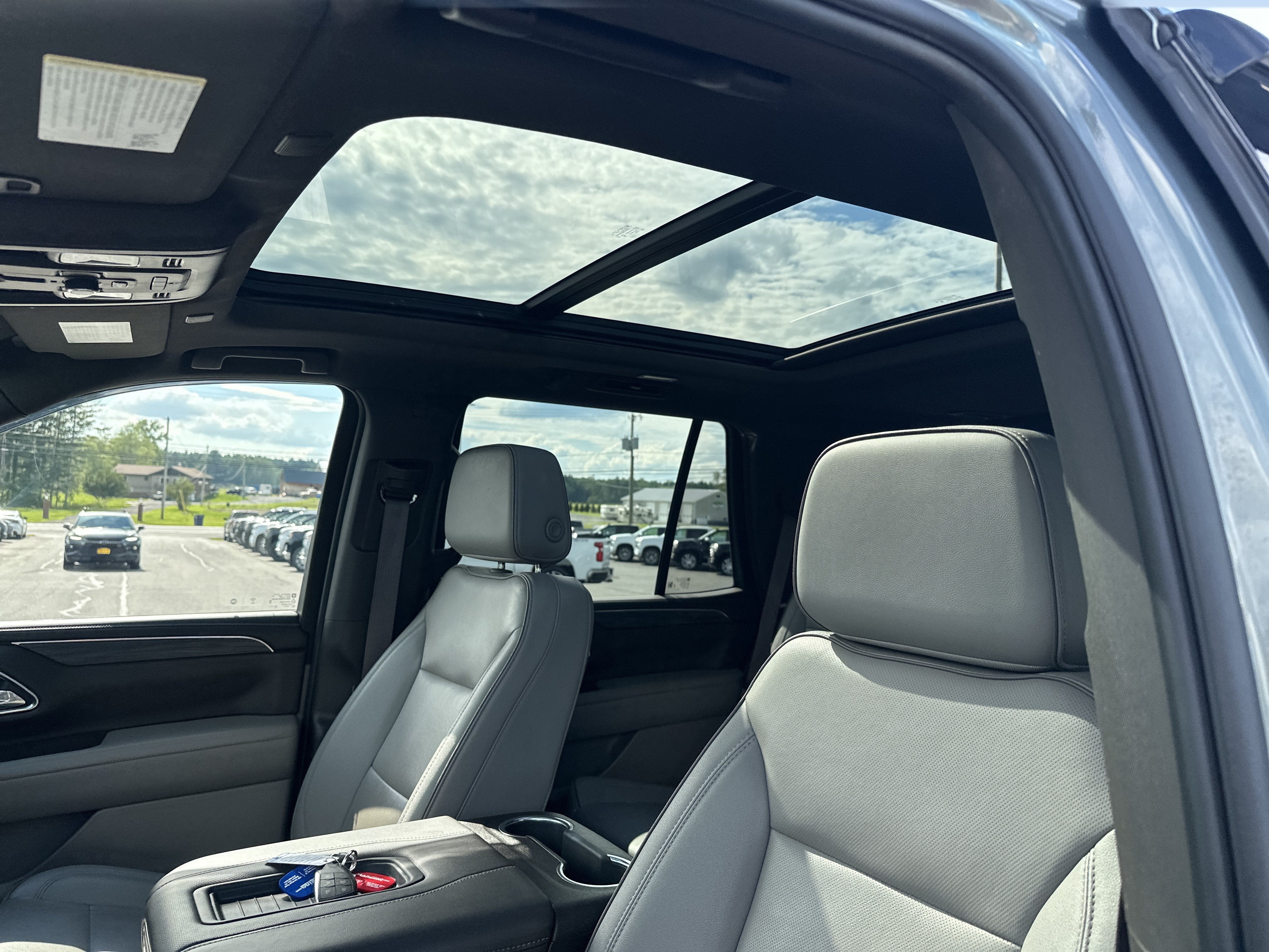2023 GMC Yukon SLT
