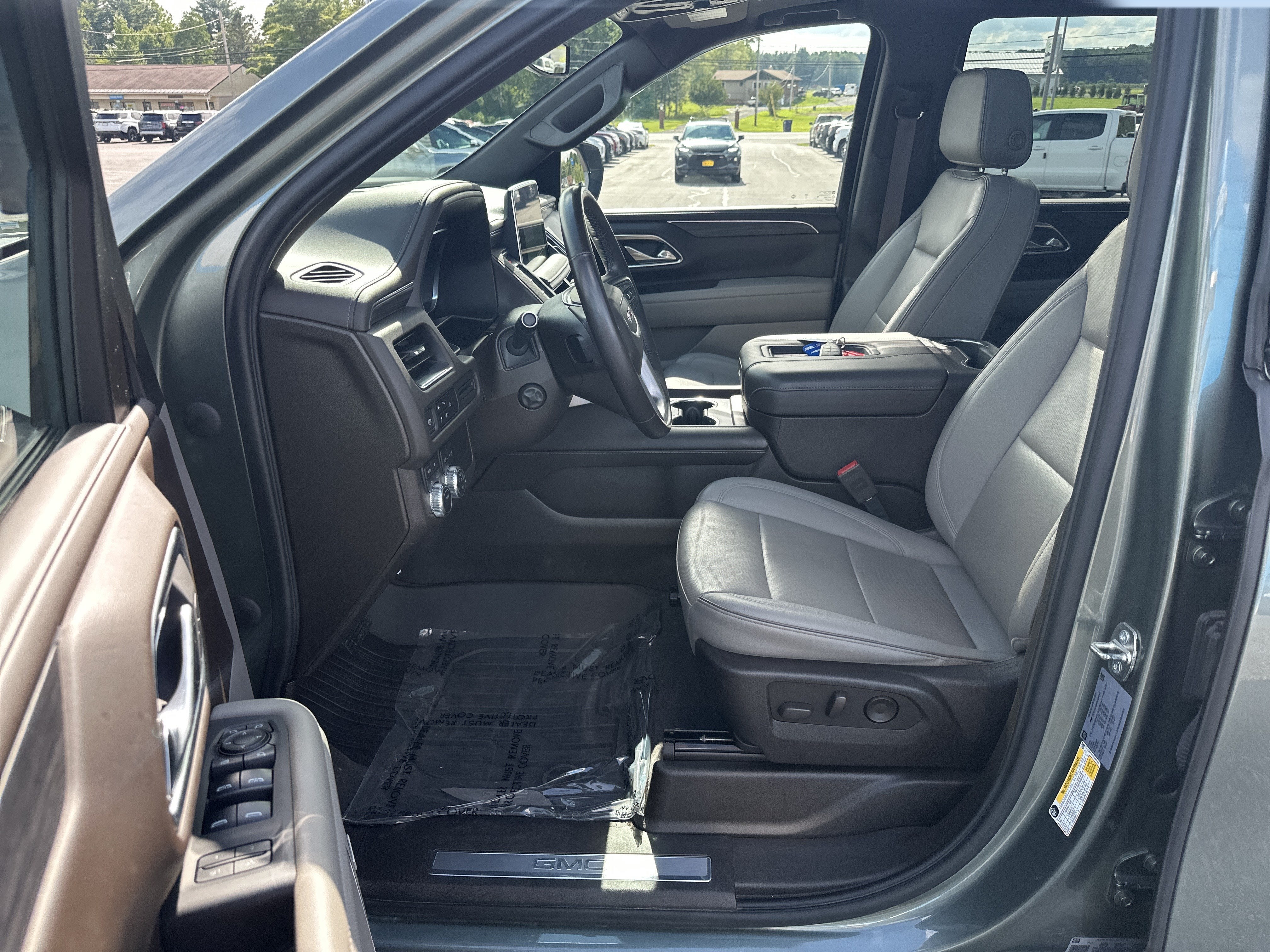 2023 GMC Yukon SLT