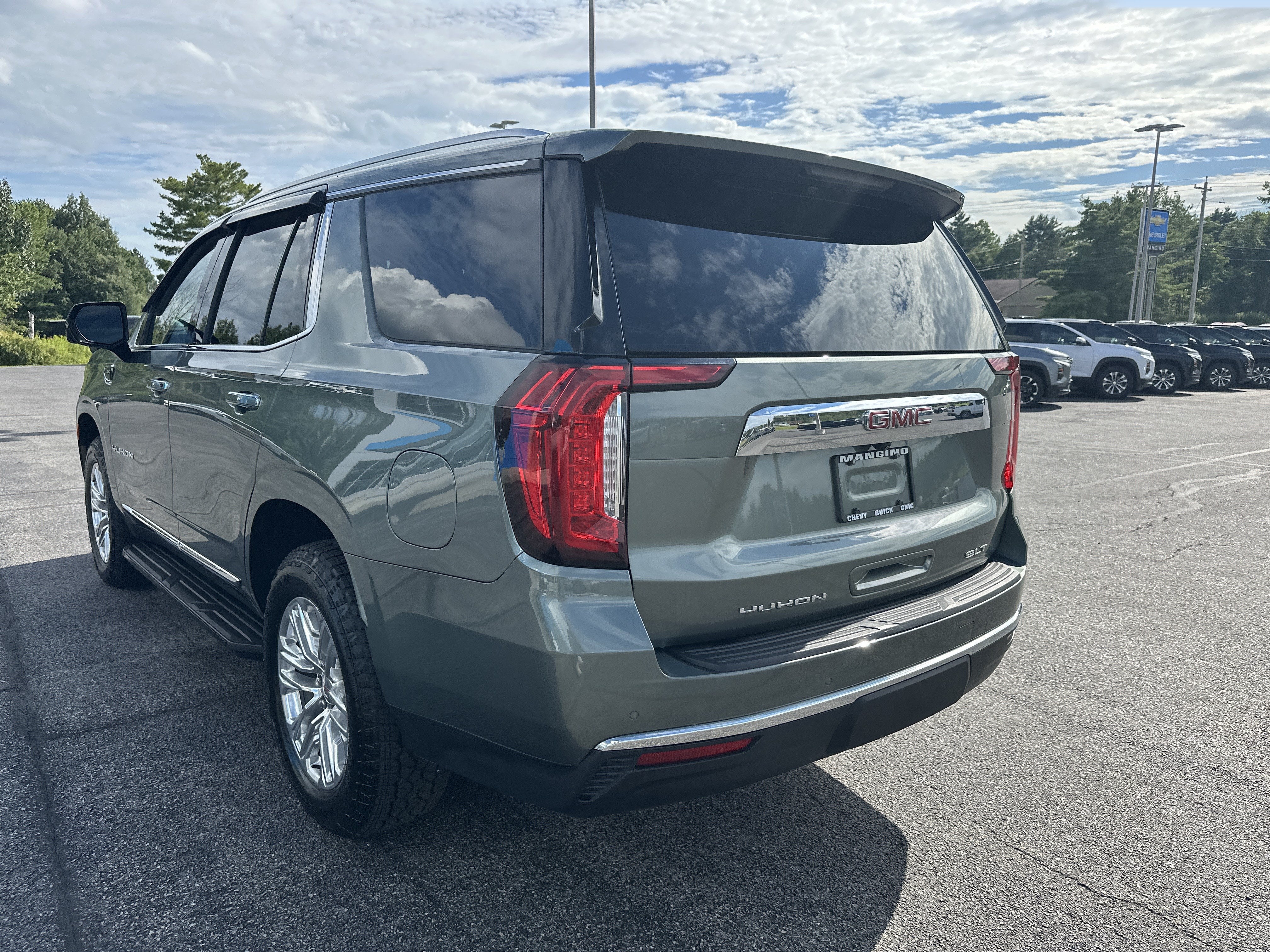 2023 GMC Yukon SLT
