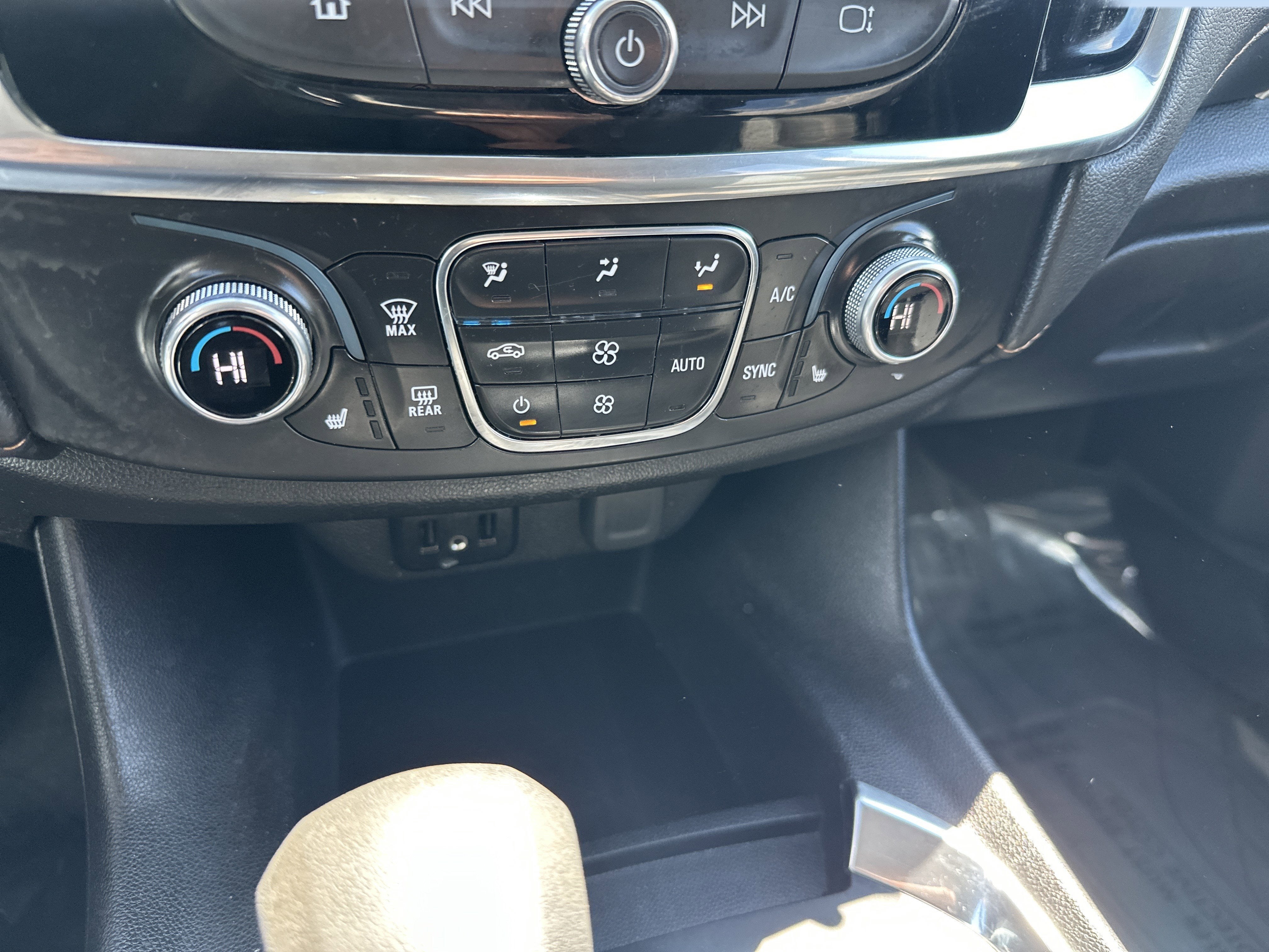 2021 Chevrolet Traverse LT Cloth