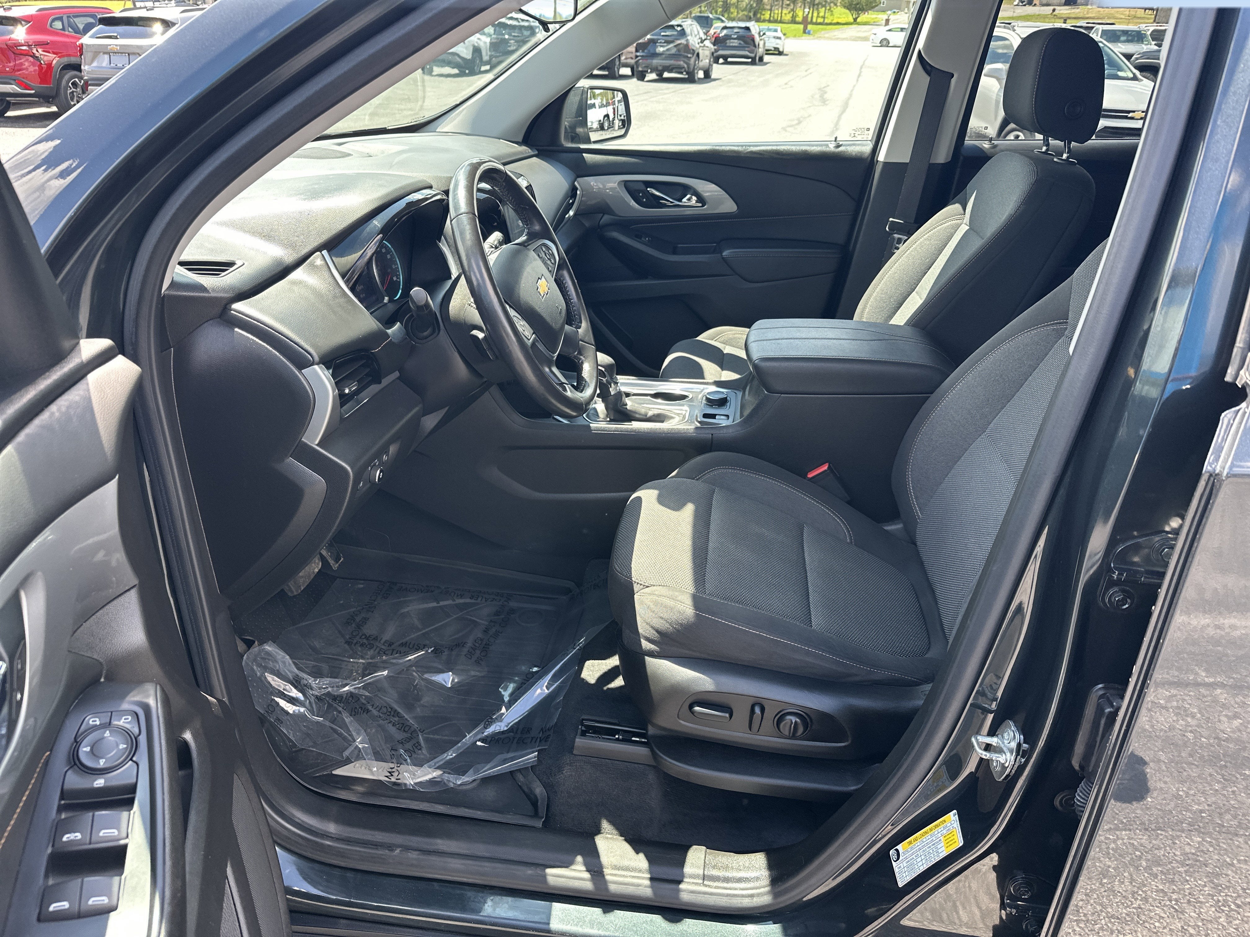 2021 Chevrolet Traverse LT Cloth