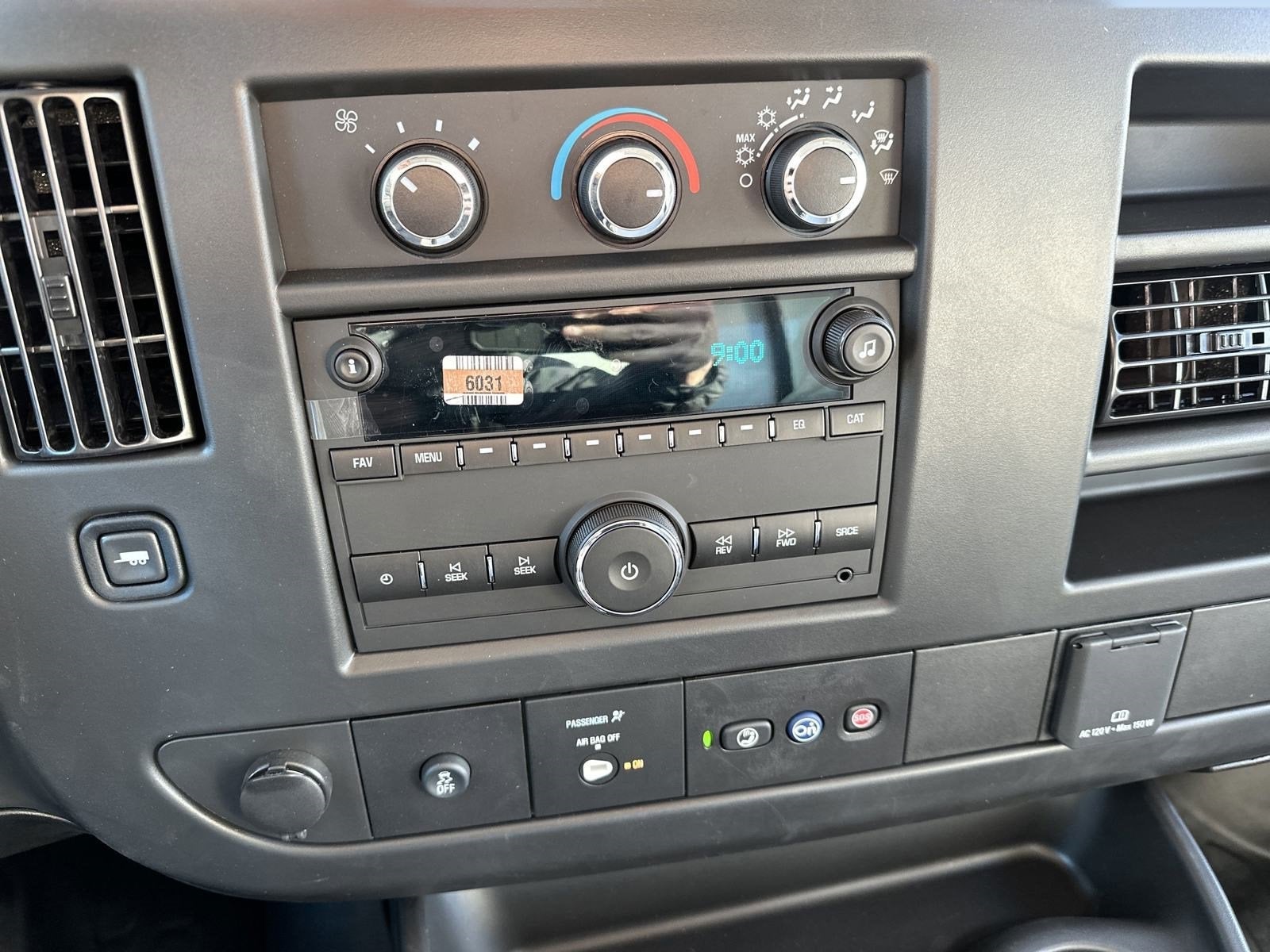 2024 Chevrolet Express Cutaway 3500 1WT