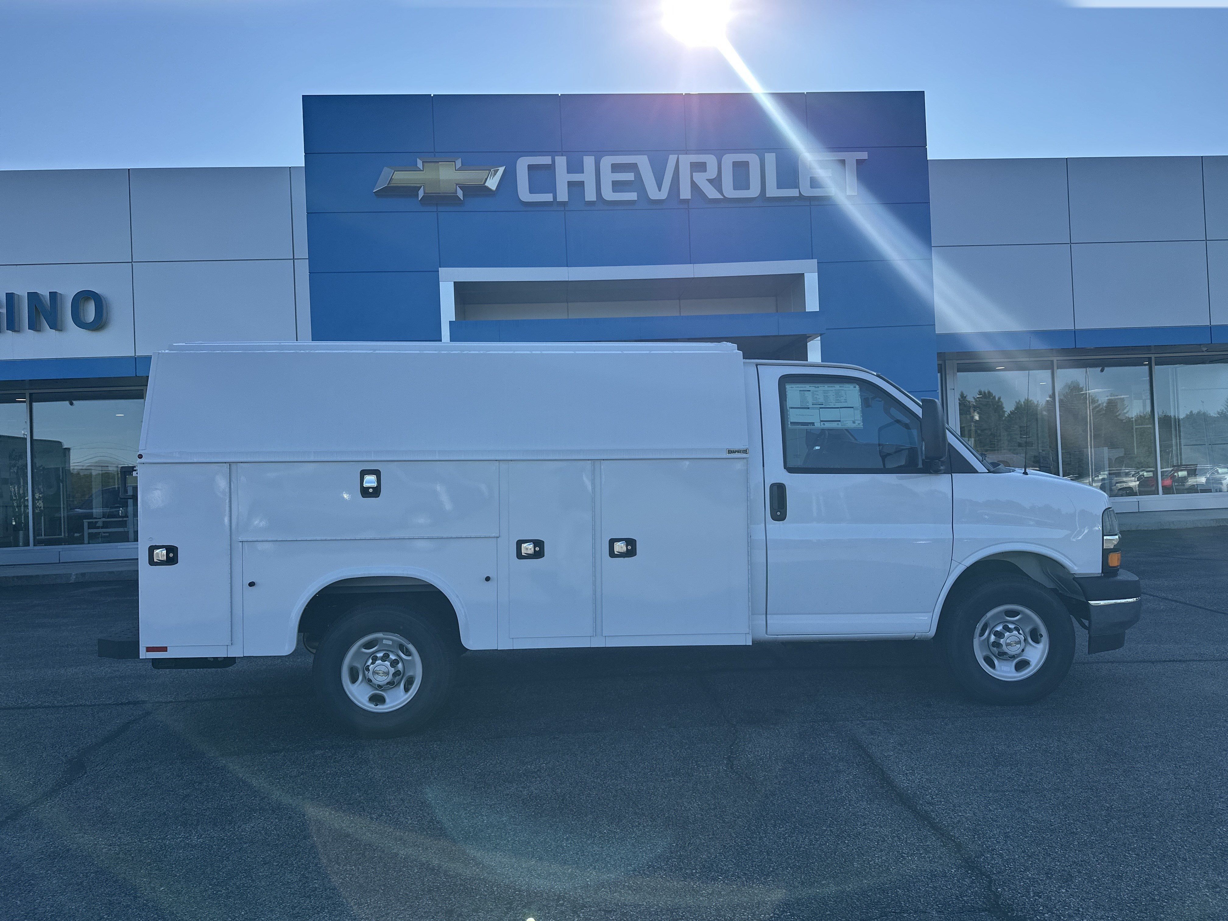 2026 Chevrolet Express Cutaway 3500 1WT