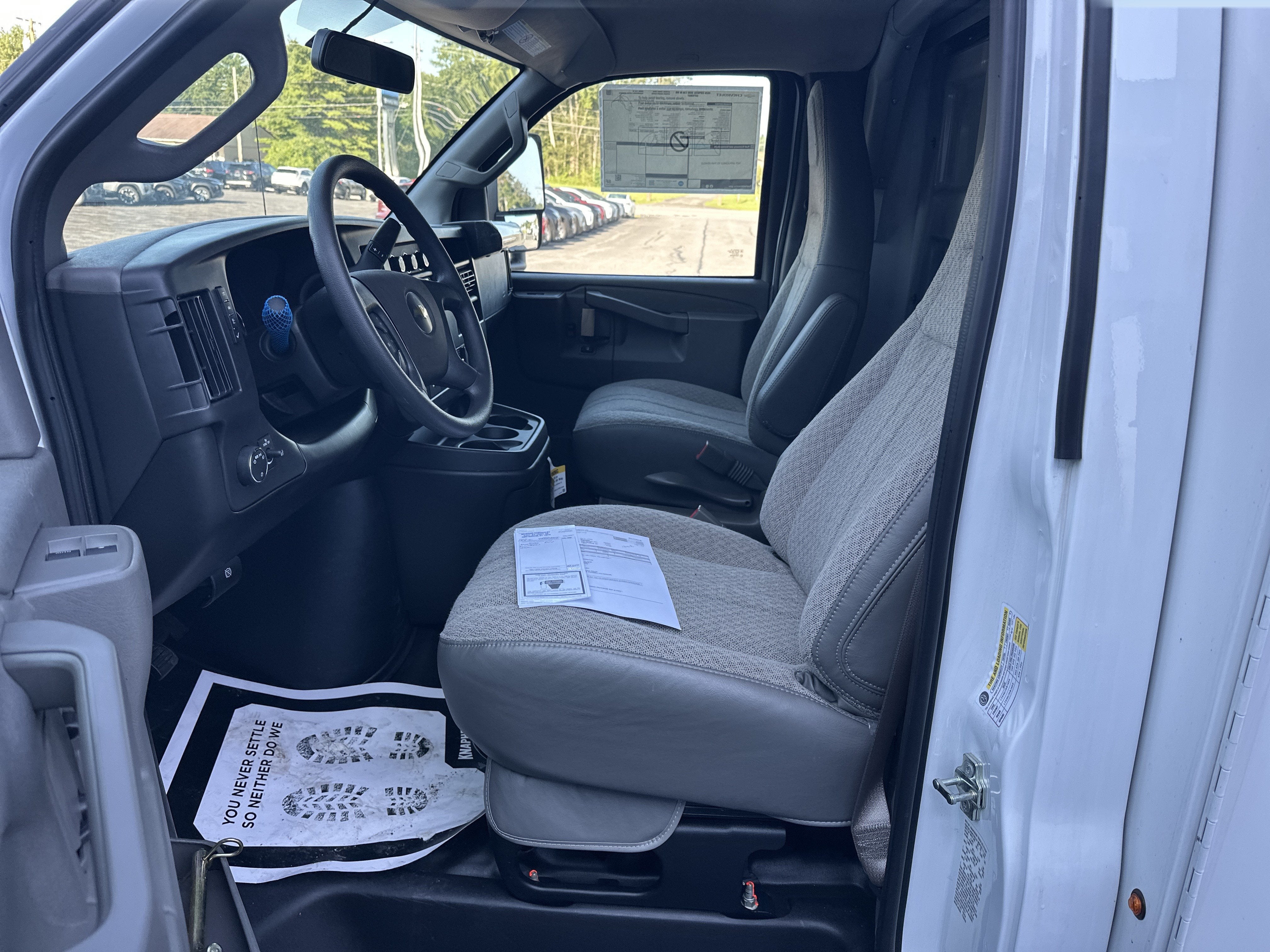 2026 Chevrolet Express Cutaway 3500 1WT