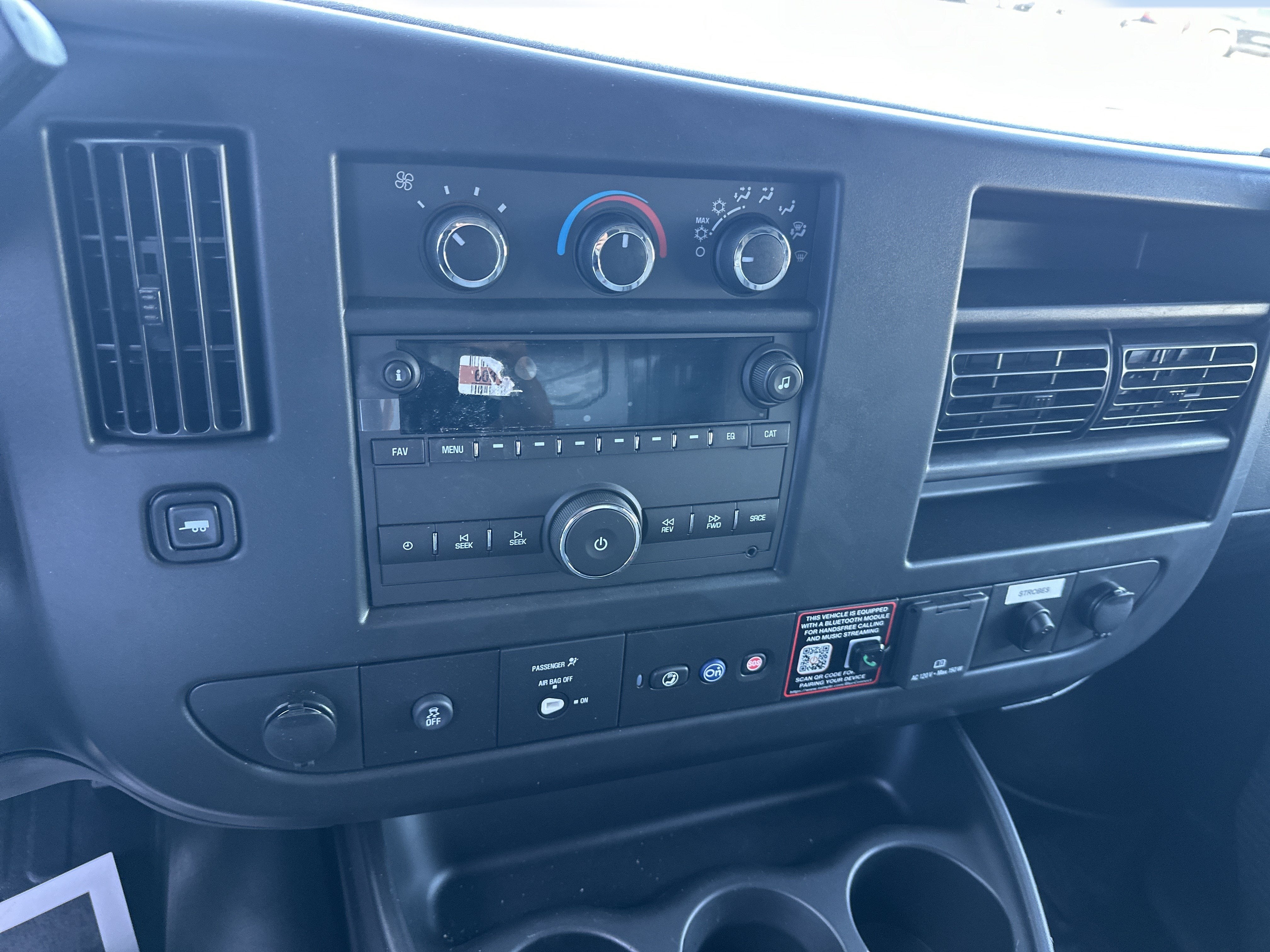 2026 Chevrolet Express Cutaway 3500 1WT