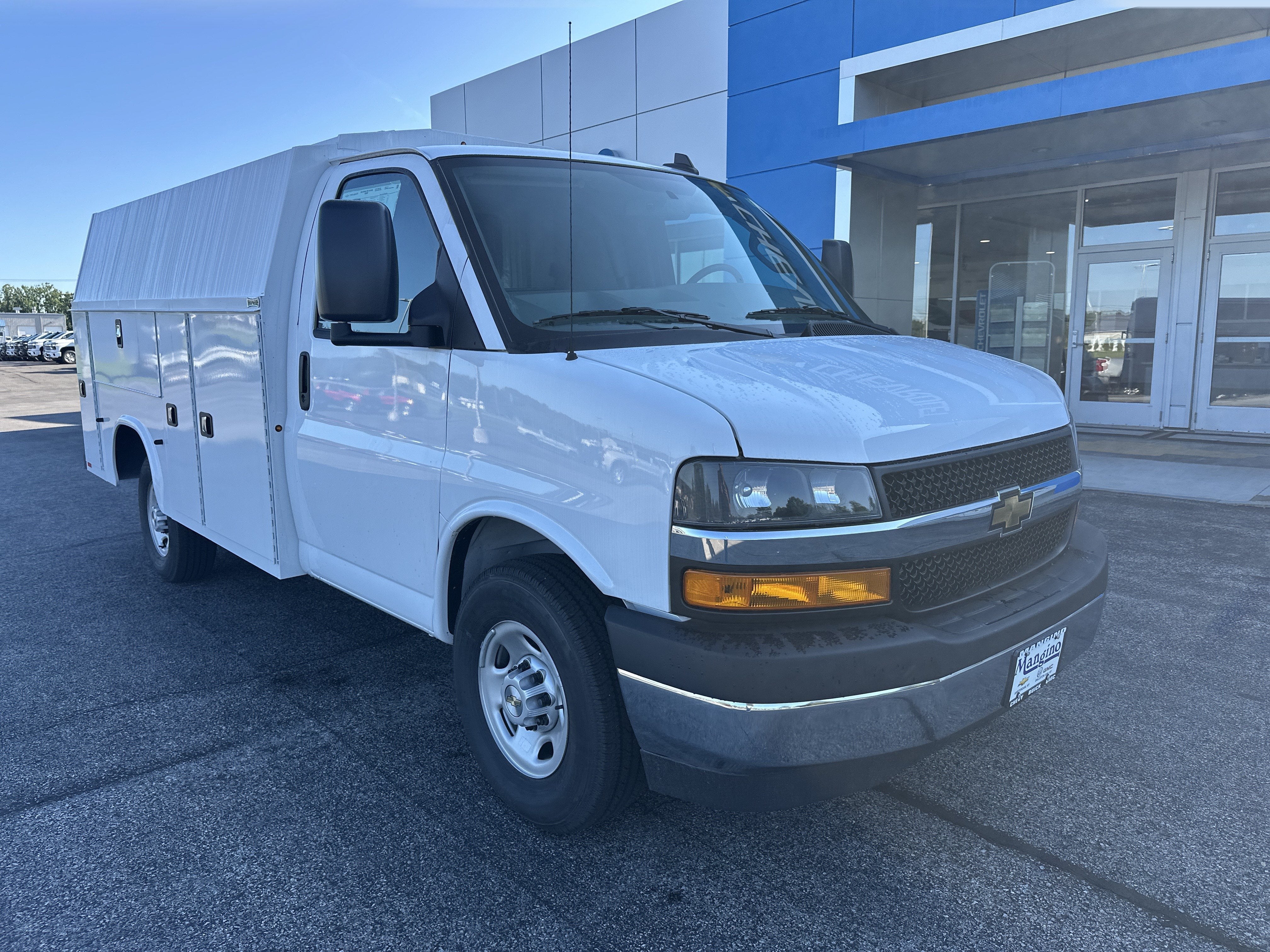 2026 Chevrolet Express Cutaway 3500 1WT