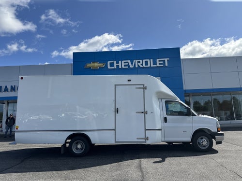 2026 Chevrolet Express Cutaway 3500 1WT
