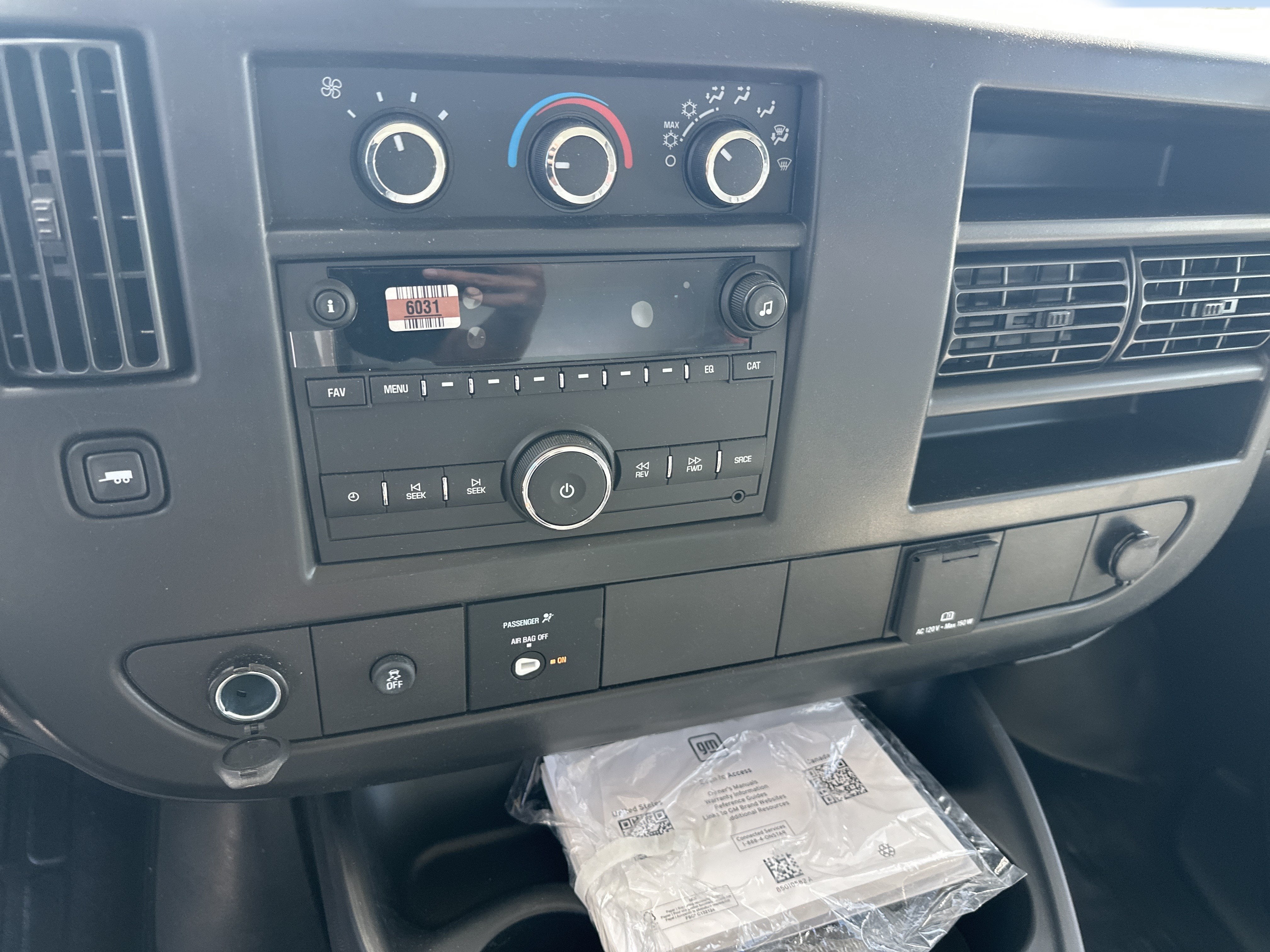 2026 Chevrolet Express Cutaway 3500 1WT