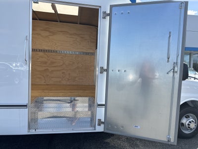 2026 Chevrolet Express Cutaway 3500 1WT