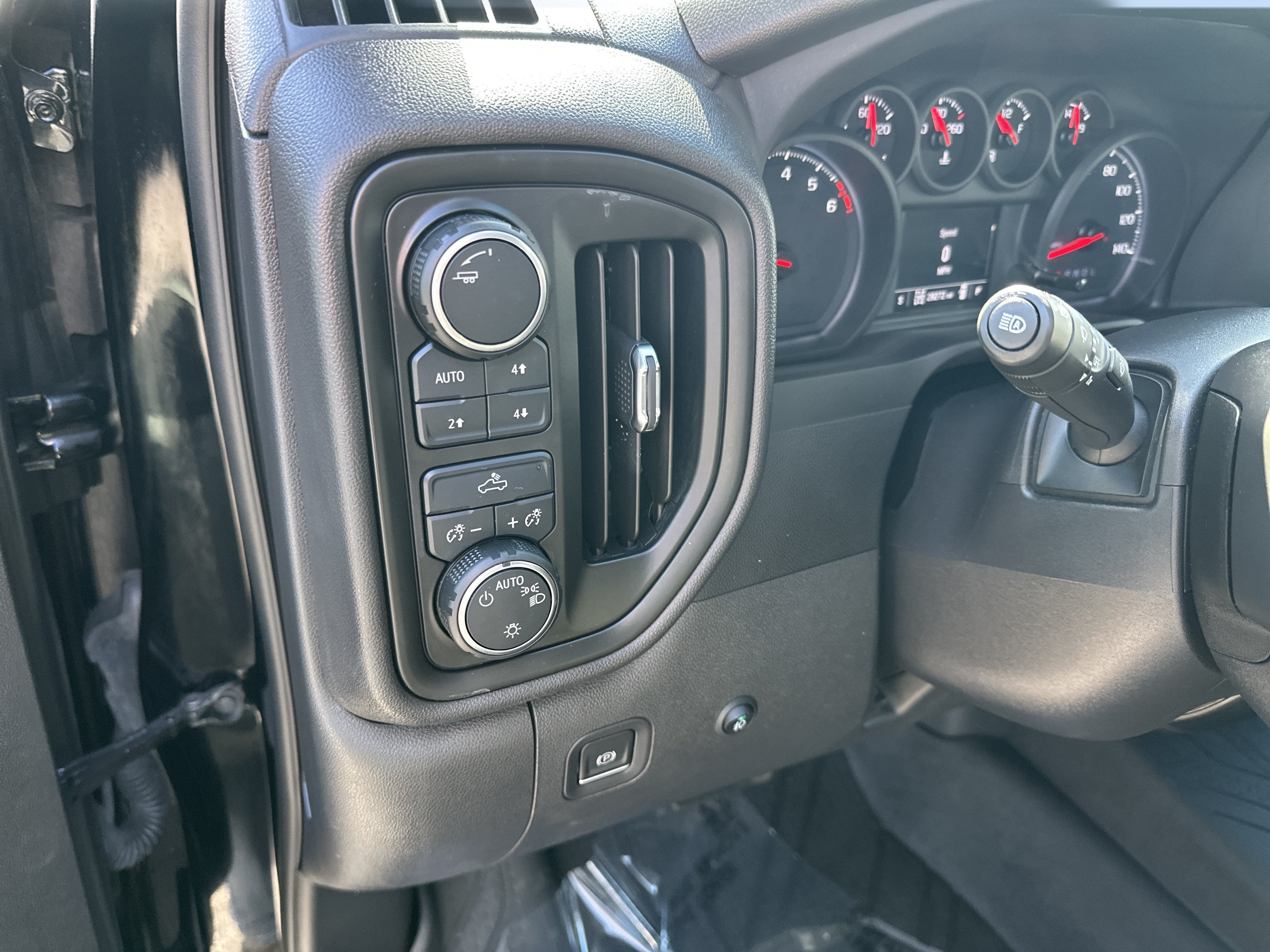2022 Chevrolet Silverado 1500 Custom Trail Boss